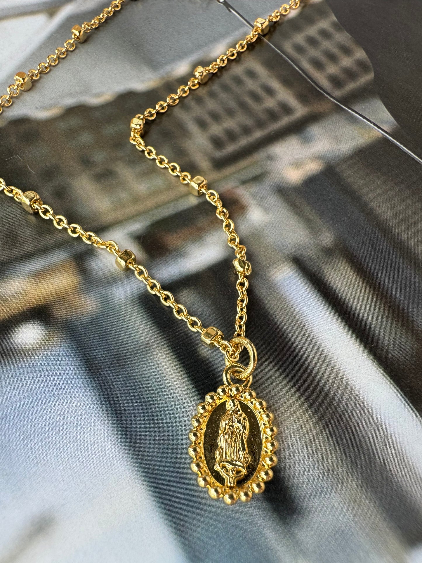 Collar Medalla Religiosa Minimalista San Benito