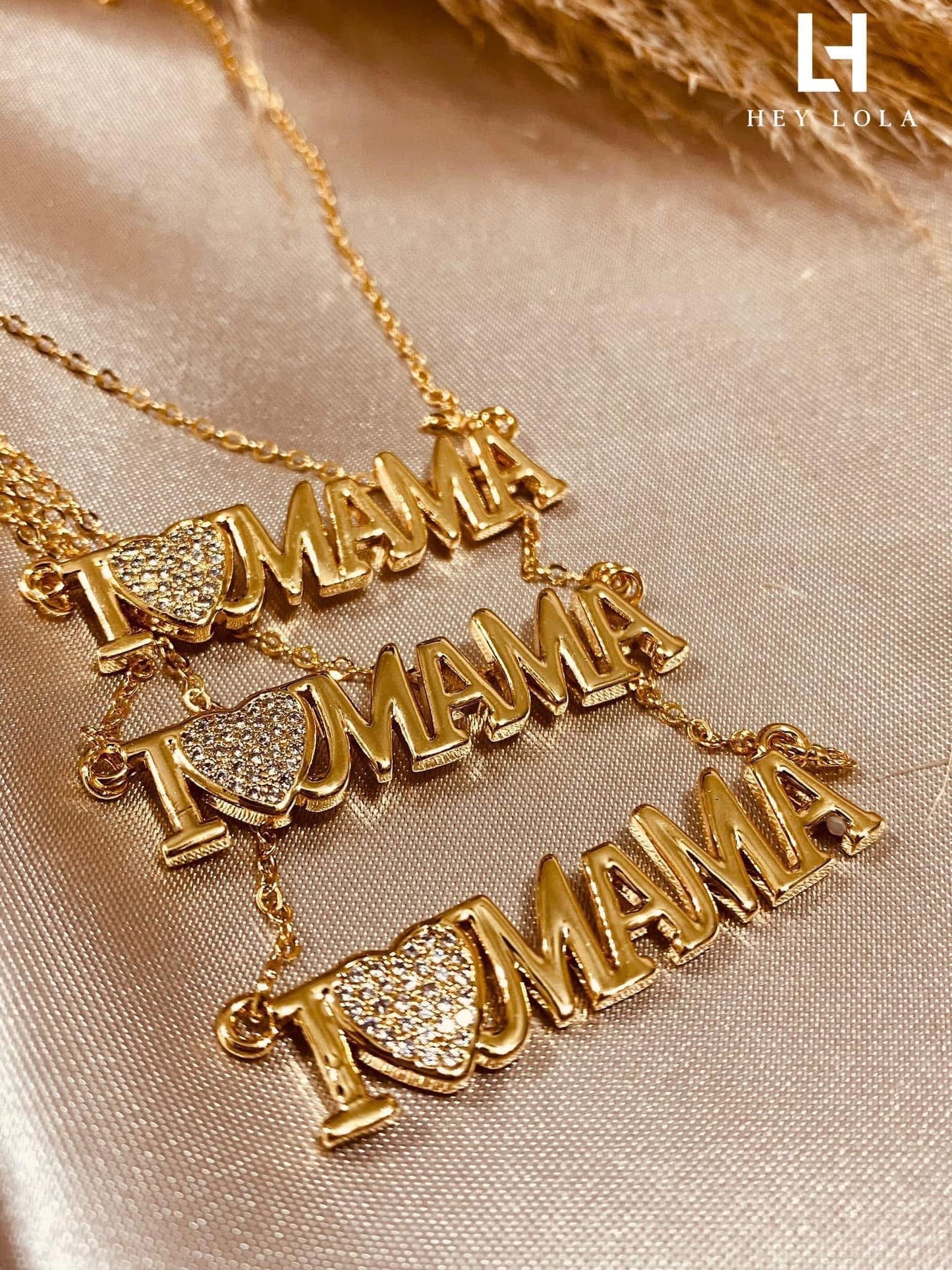 Collar ‘Mamá’ con Corazón de Zirconias