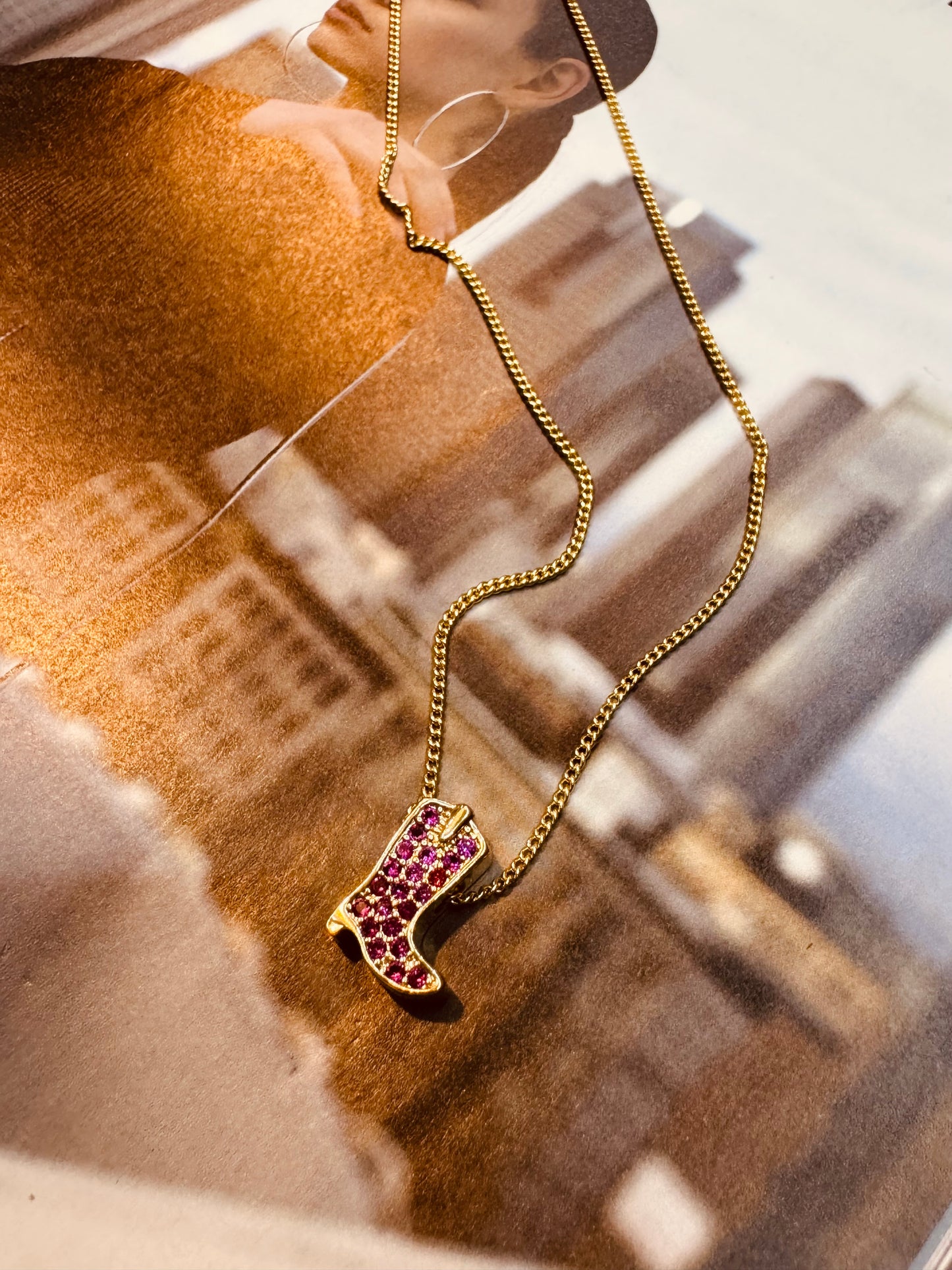 Collar con Dije de Botín Vaquero Chapado en Oro 18K