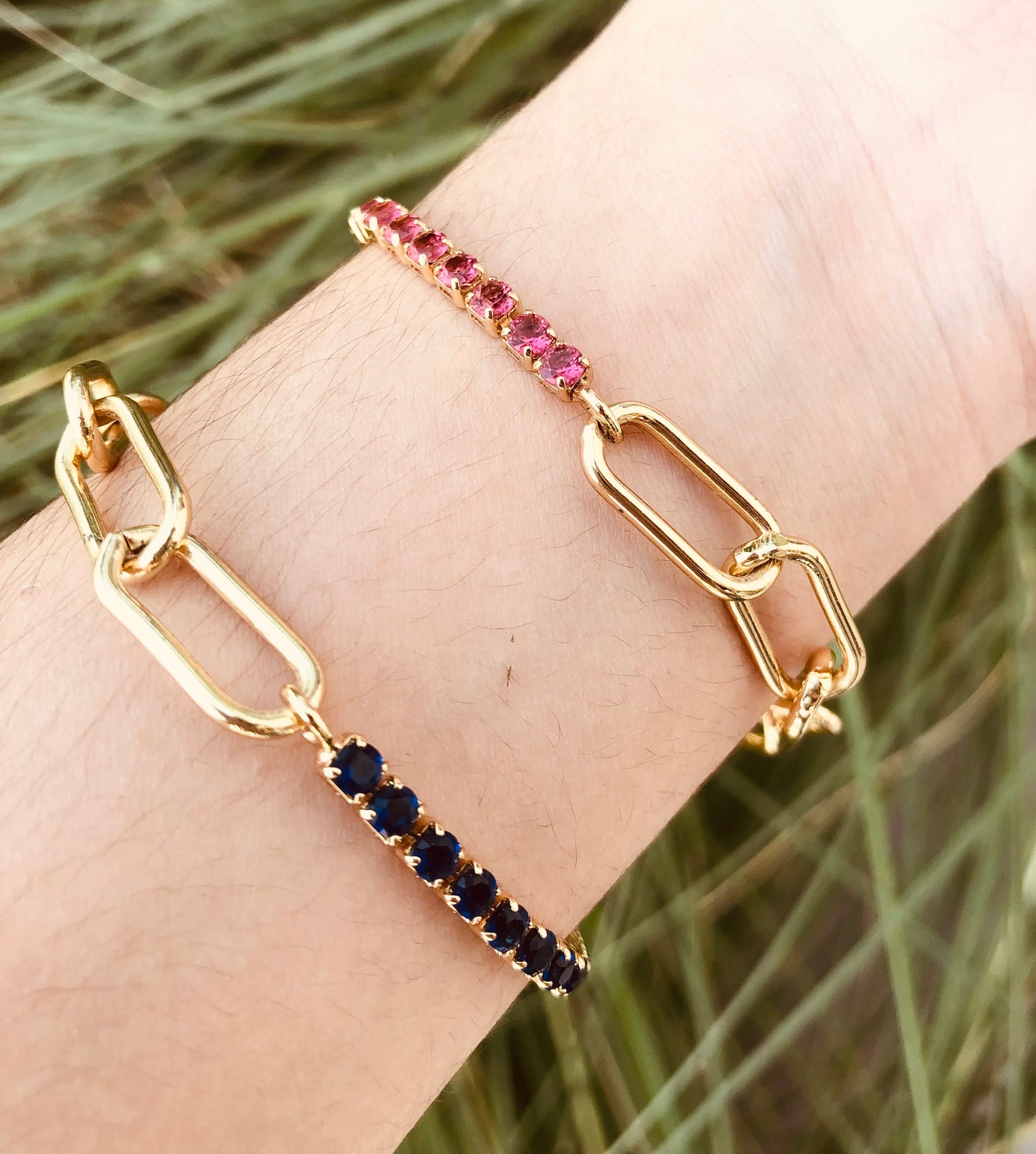 Pulsera de eslabones con detalles de zirconias chapada en oro de 18K