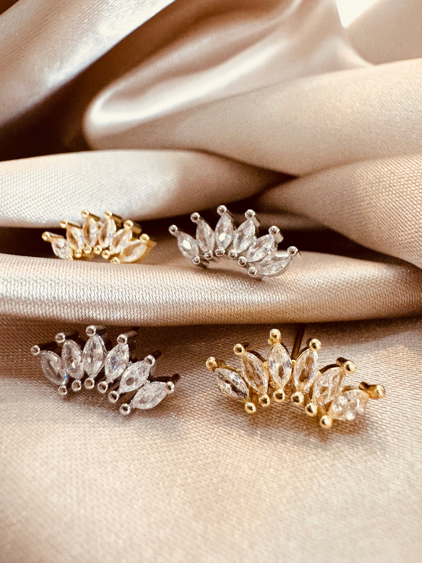 Aretes Dorados y Plateados con Zirconias