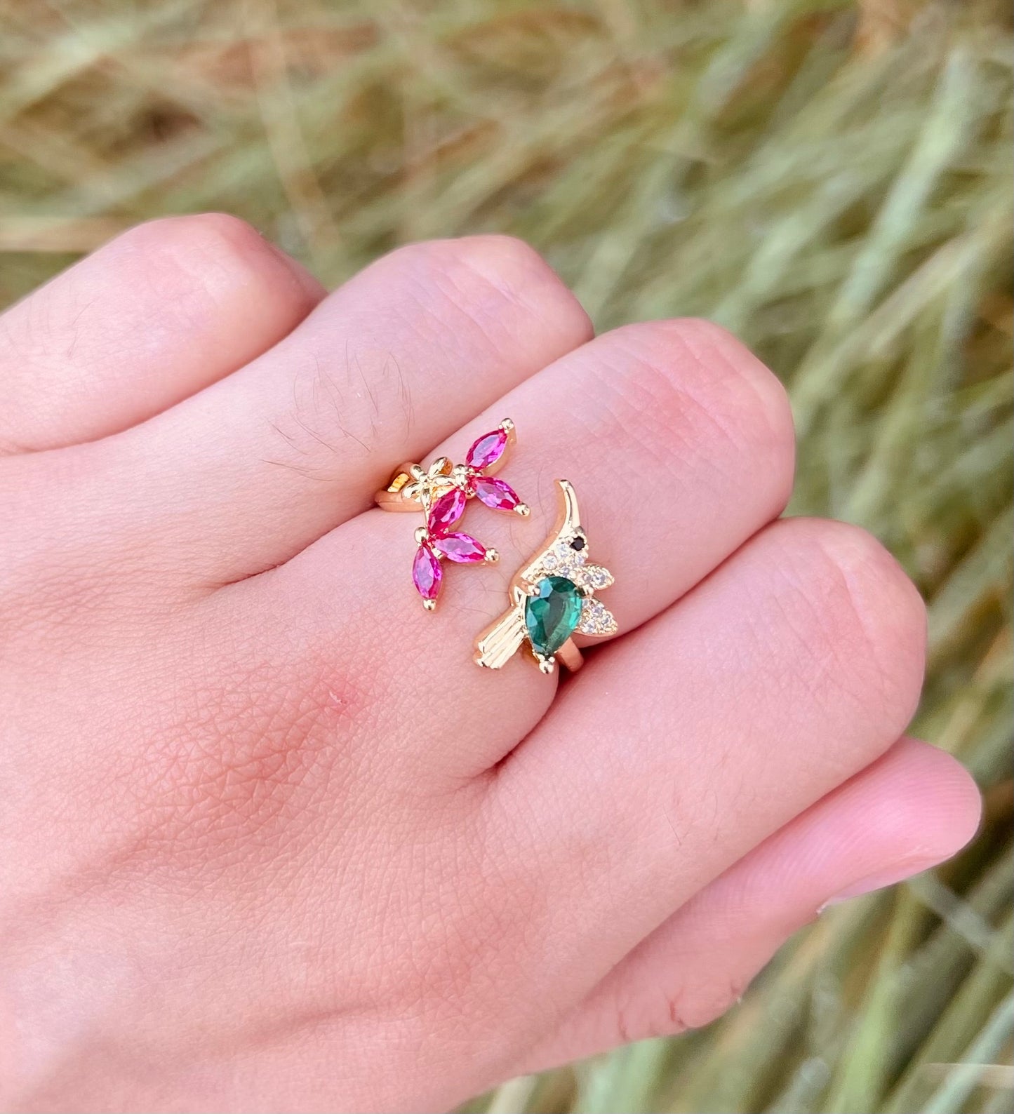 Anillos ajustables con diseño floral y gemas de colores