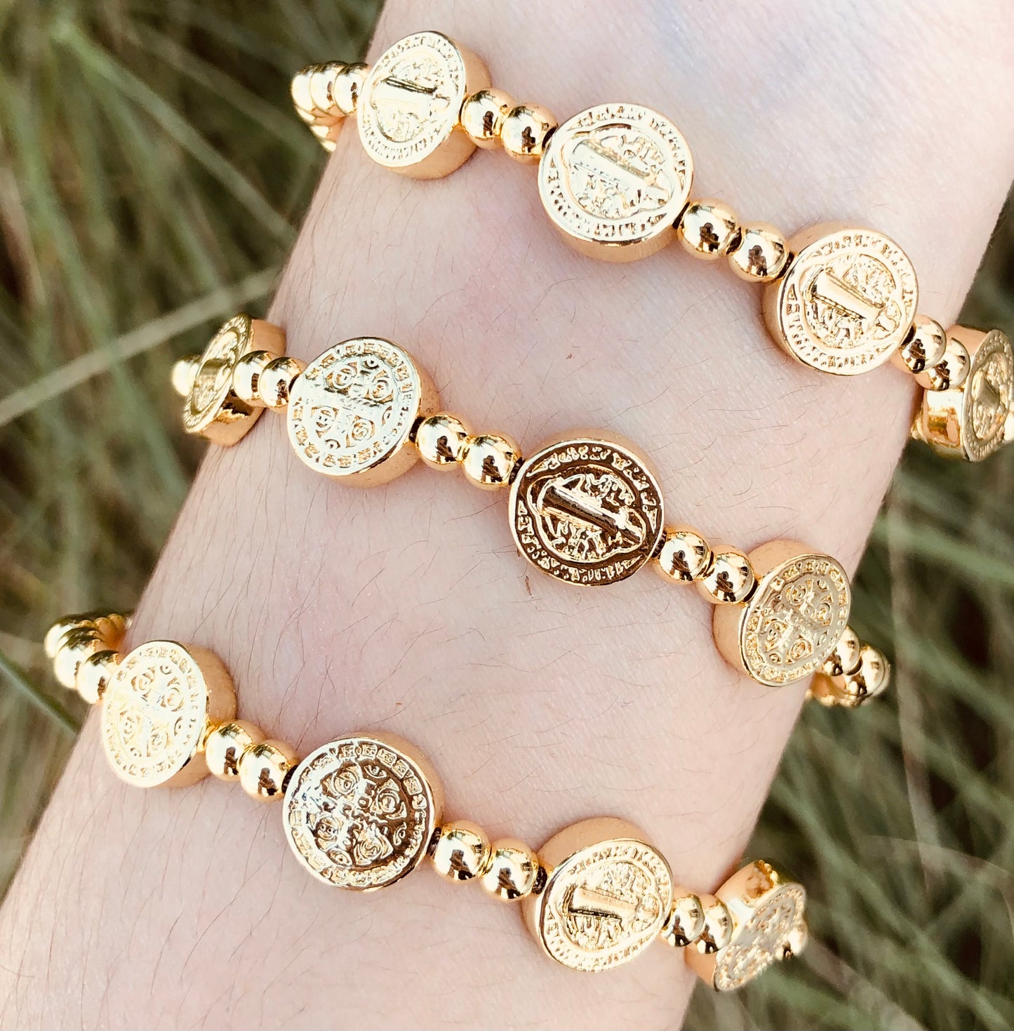 Pulseras San Benito Doradas