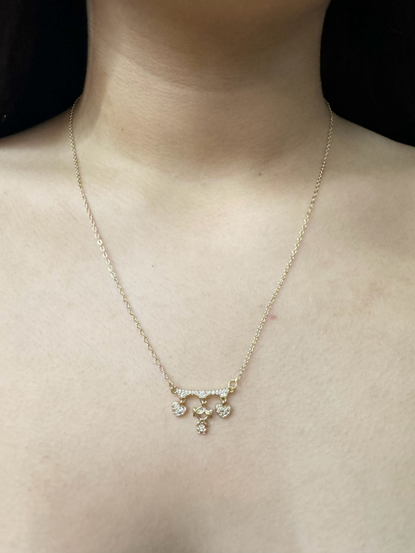 Collar con Dije de Niña y Corazones Chapado en Oro de 18K