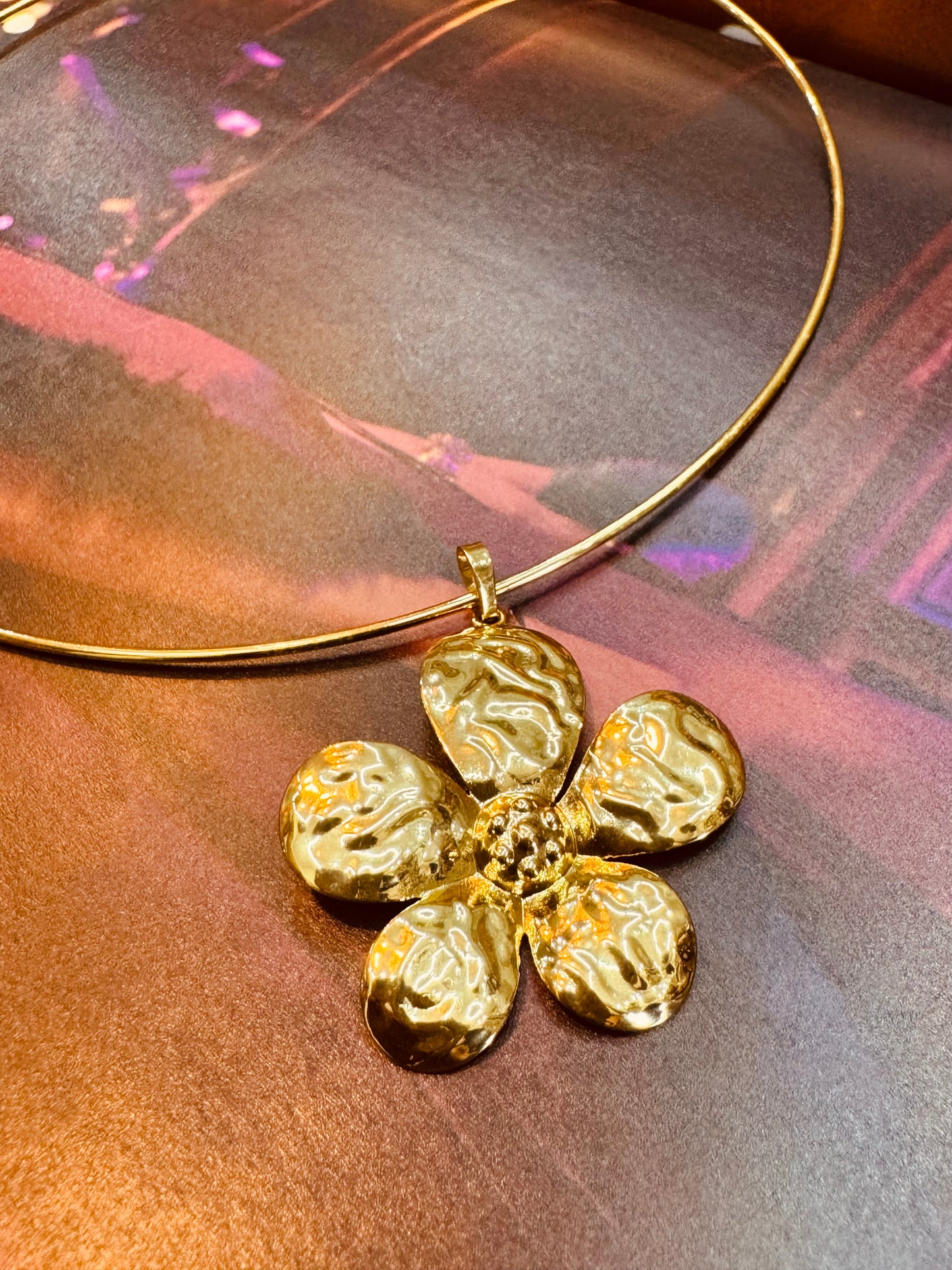Collar Flor Dorada / Heylola