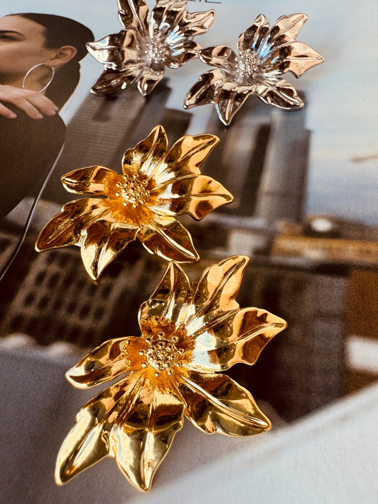 Aretes Florales Maxi Dorados y Plateados