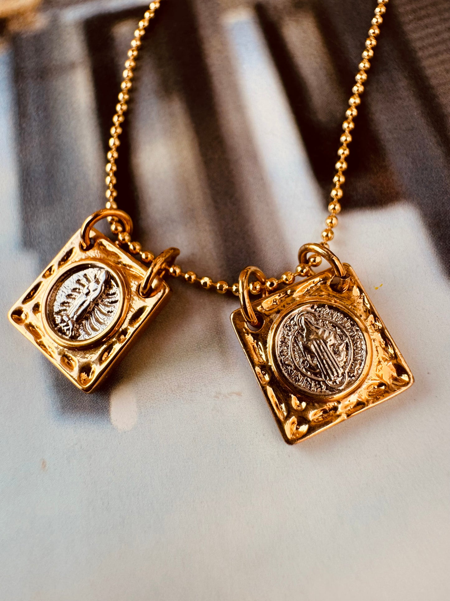 Collares Doble Medalla de Protección