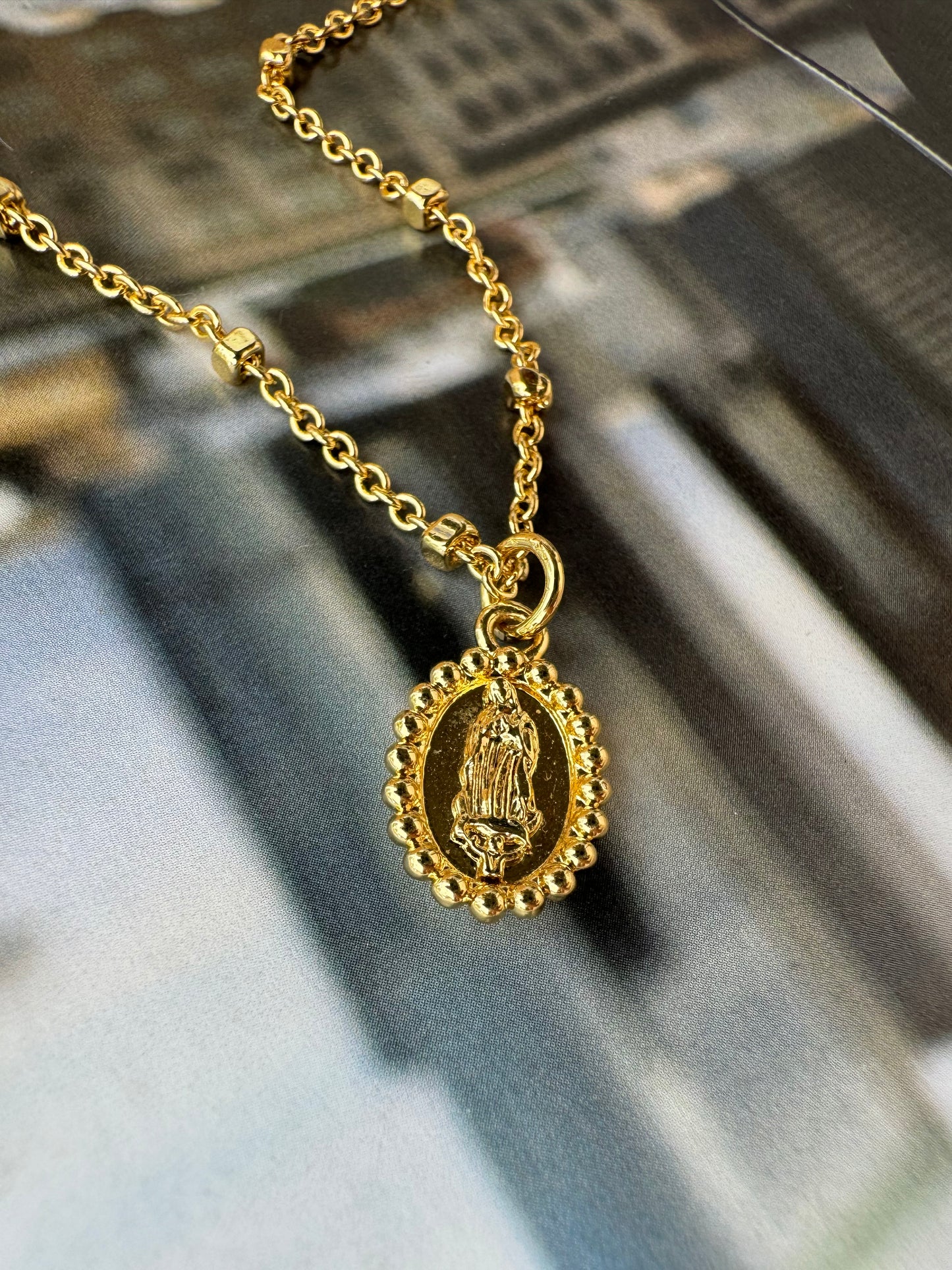 Collar Medalla Religiosa Minimalista San Benito
