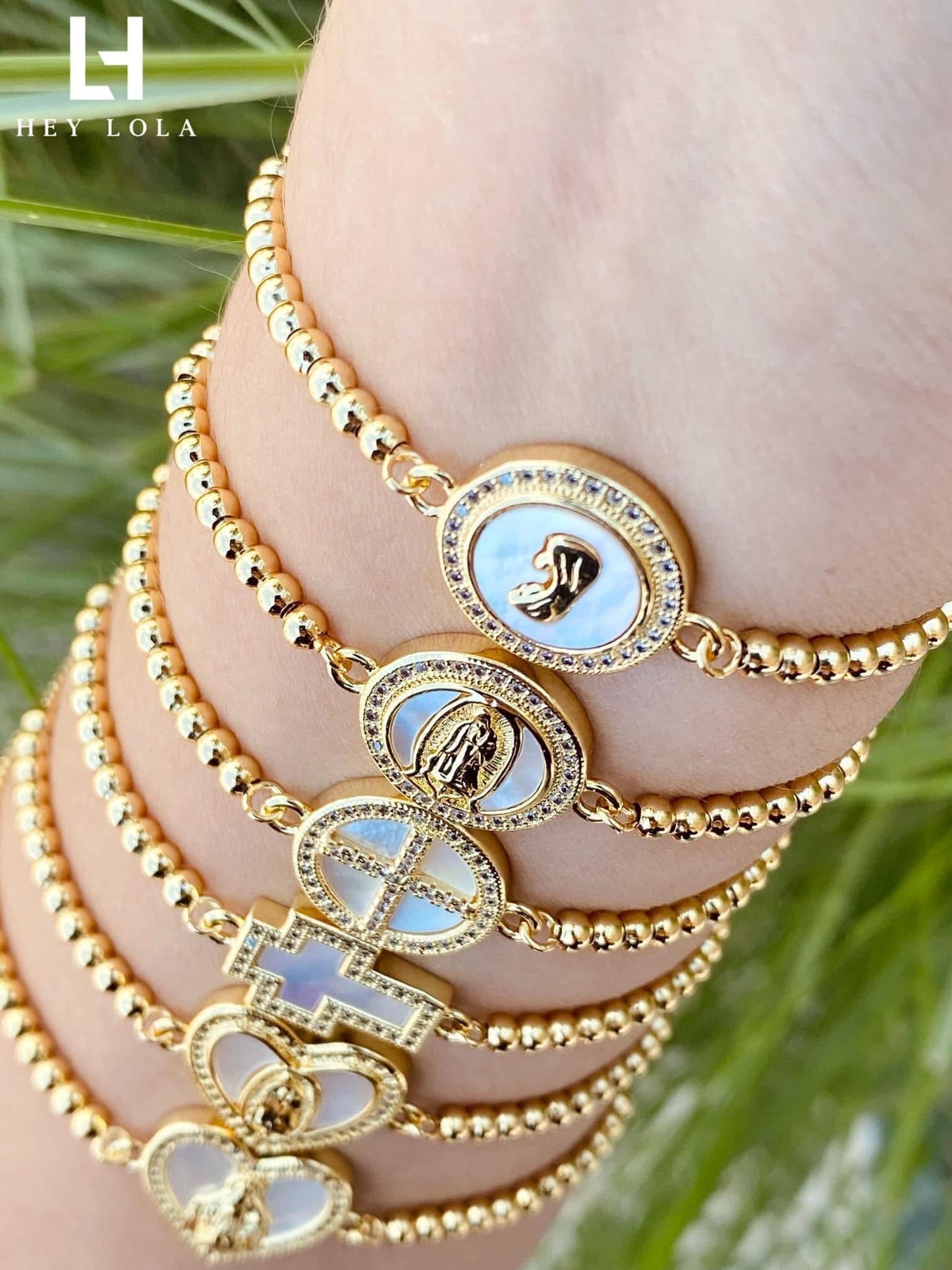 Pulseras Religiosas con Nácar y Detalles Chapados en Oro