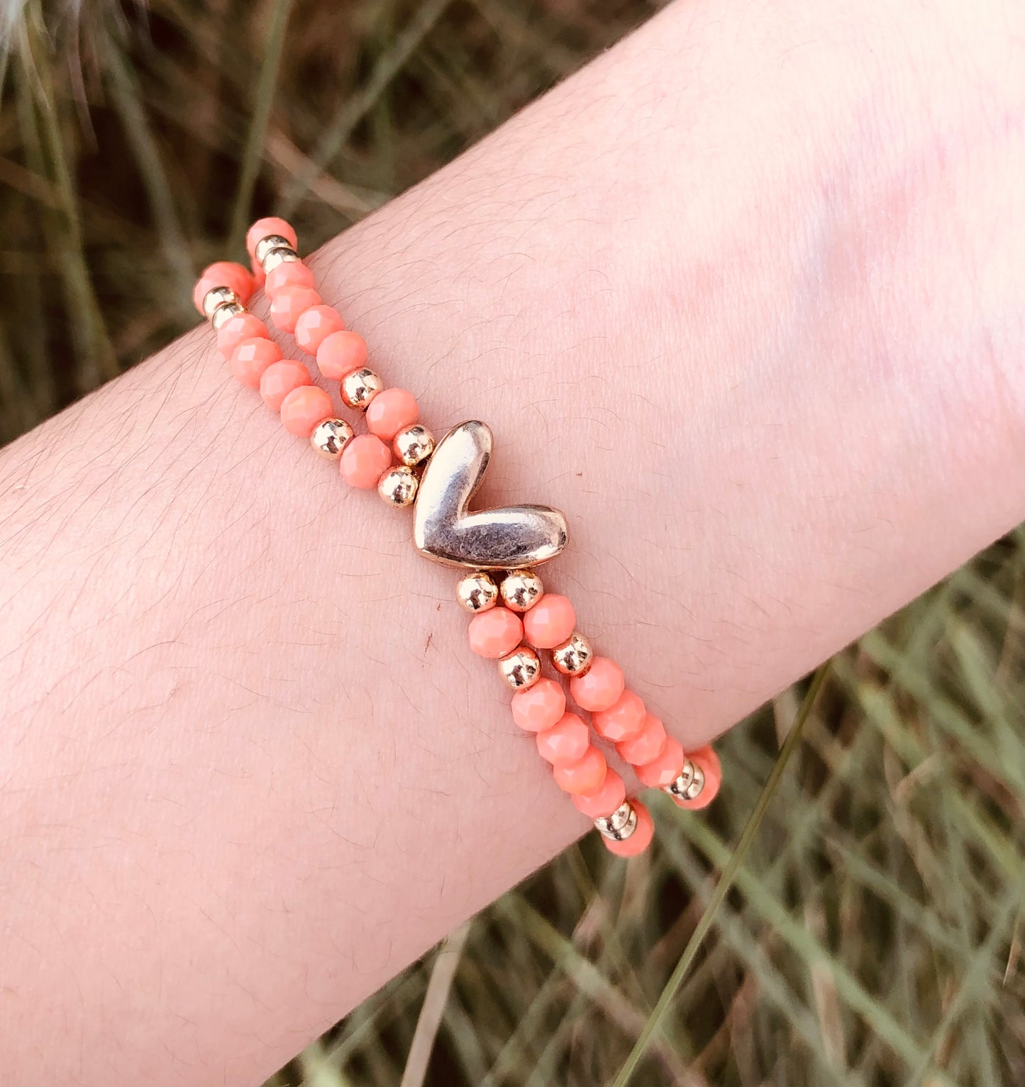 Pulseras de cuentas con dije de corazón chapado en oro