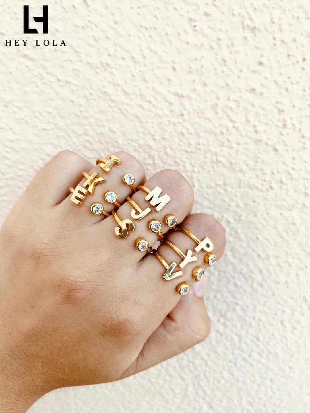 Anillos de Inicial con Zirconia en Oro 18K