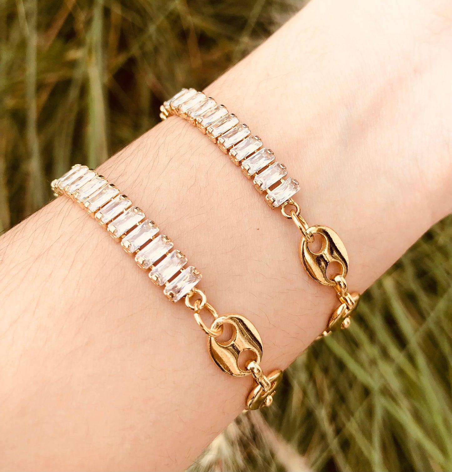 Pulsera elegante de eslabones y circonias chapada en oro de 18K