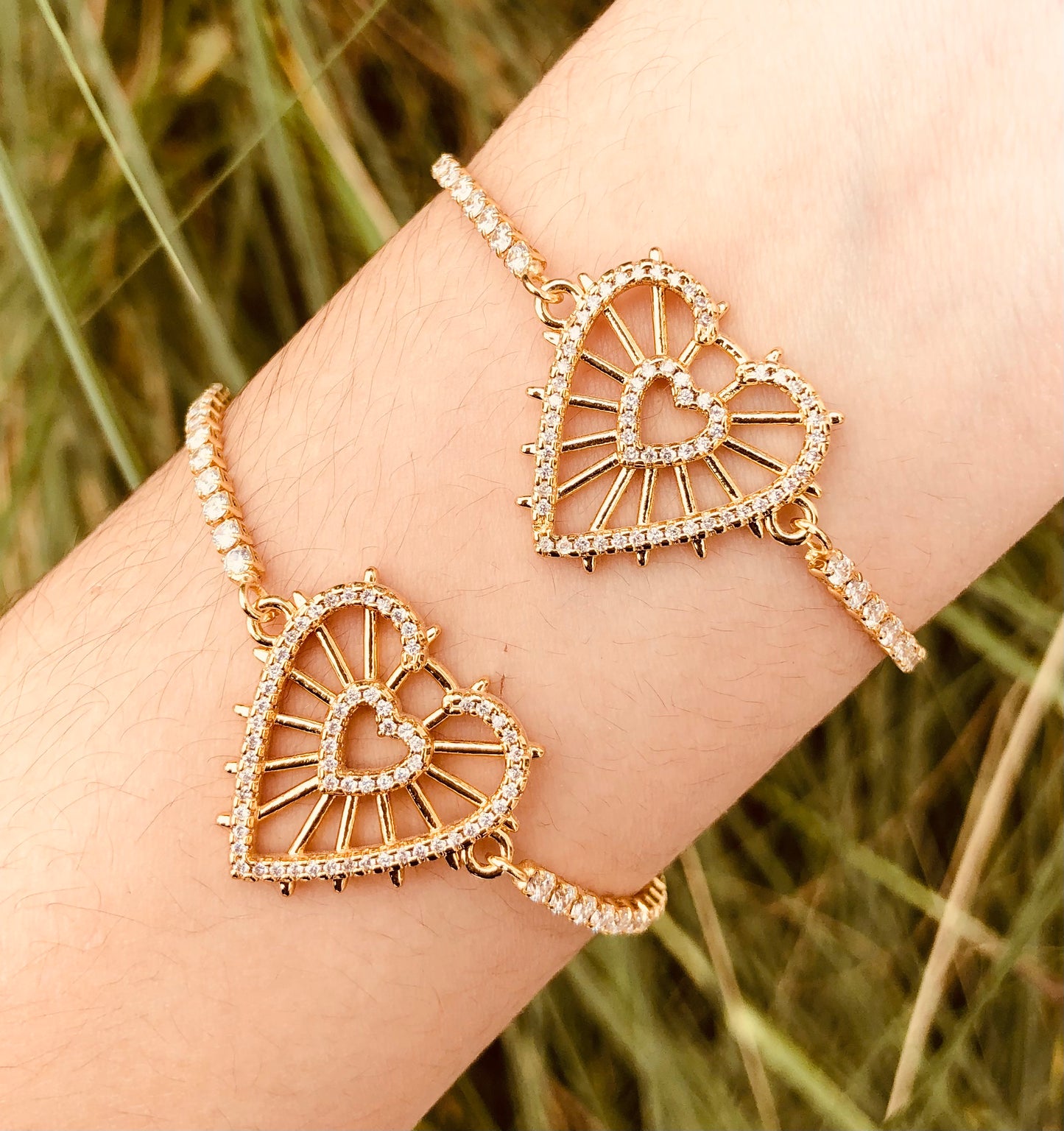 Pulsera de corazón radiante chapada en oro de 18K