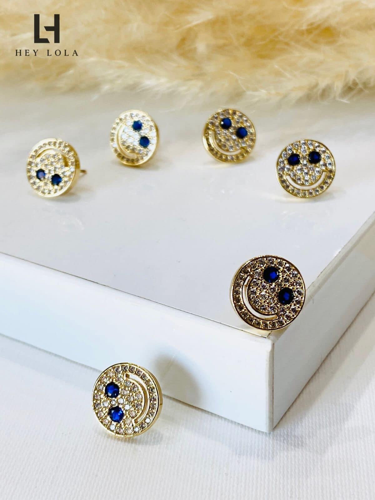 Aretes Smiley con Cristales Brillantes