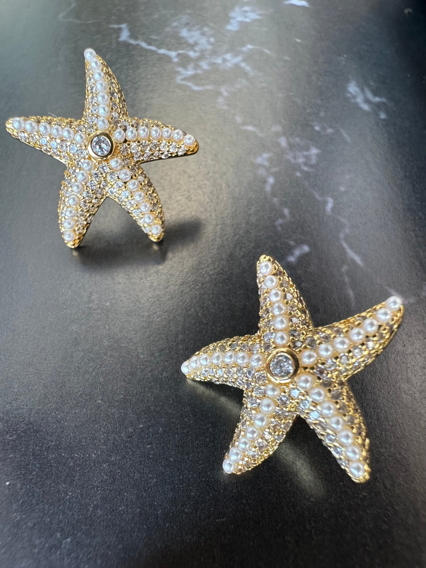 Aretes Estrella de Mar Dorados con Perlas