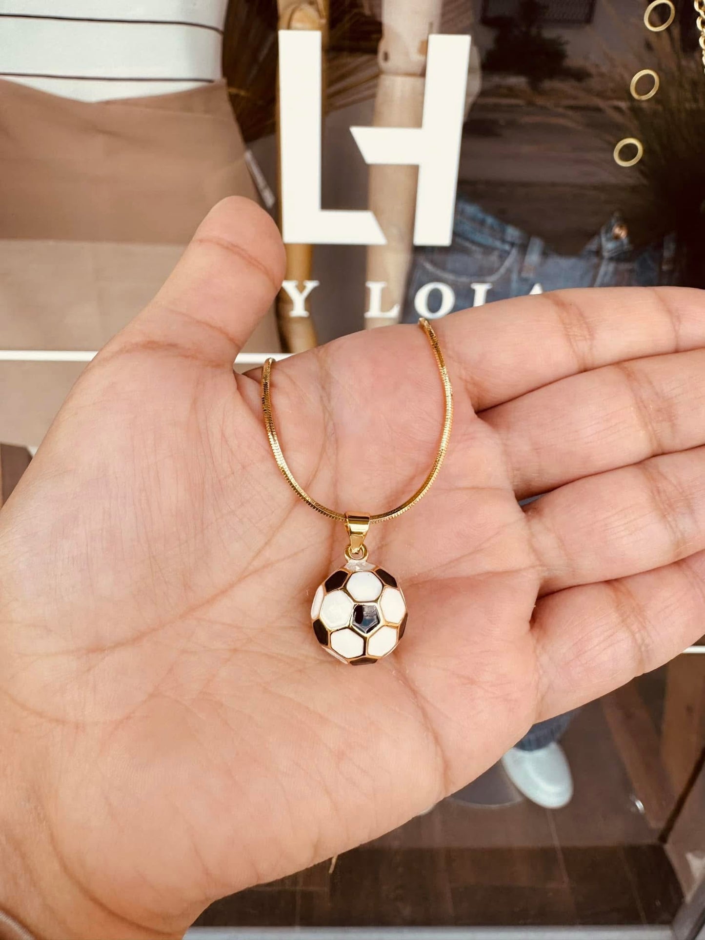 Collar con Dije de Balón de Fútbol Chapado en Oro 18K