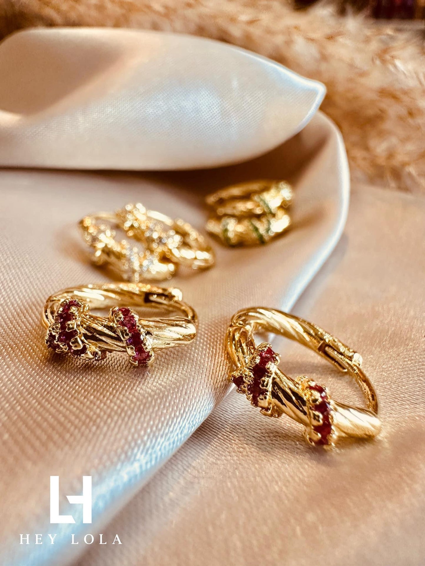 Aretes Hoops con Detalles de Piedras