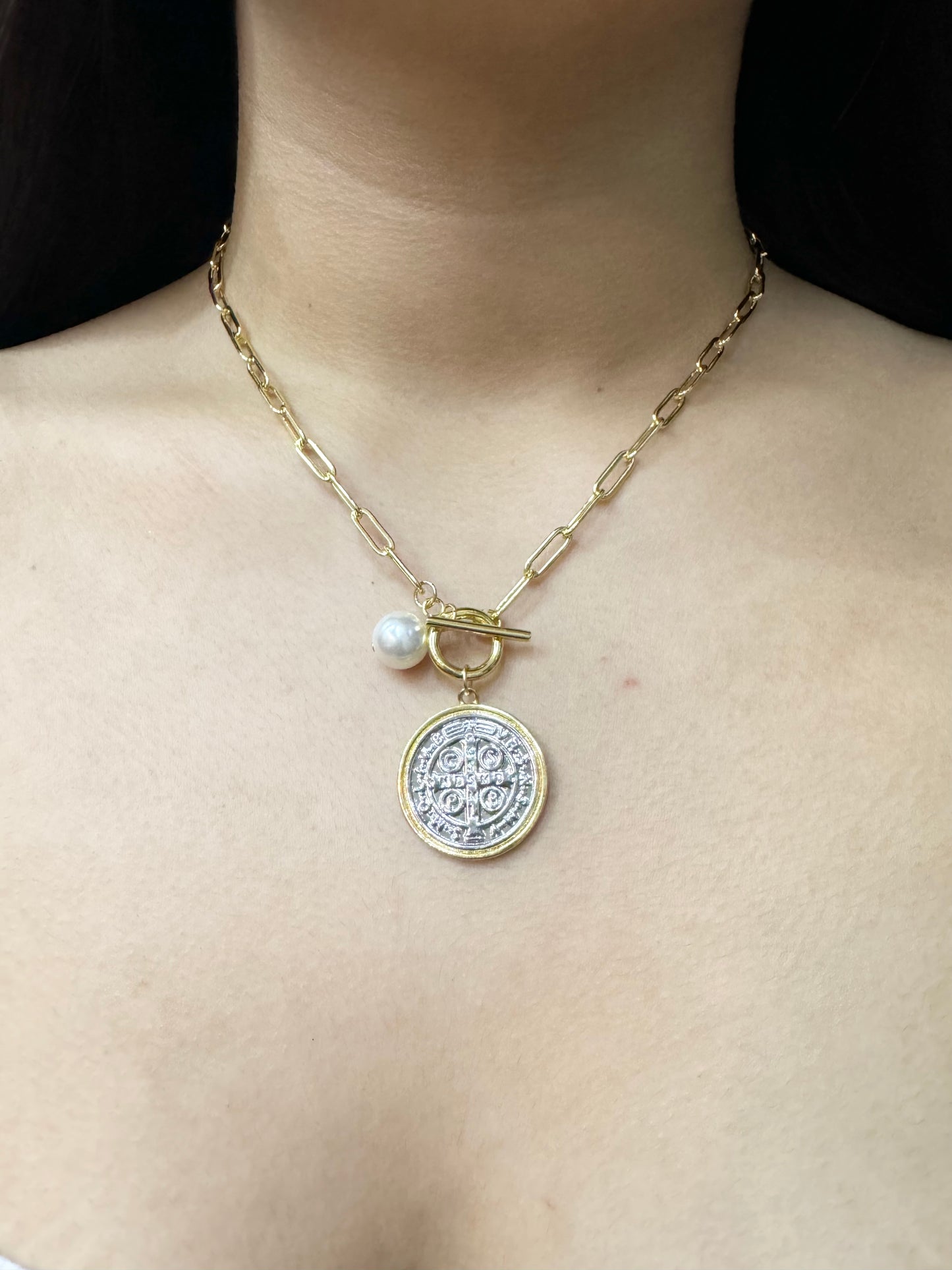 Collar San Benito con Cadena Paperclip y Perla Decorativa