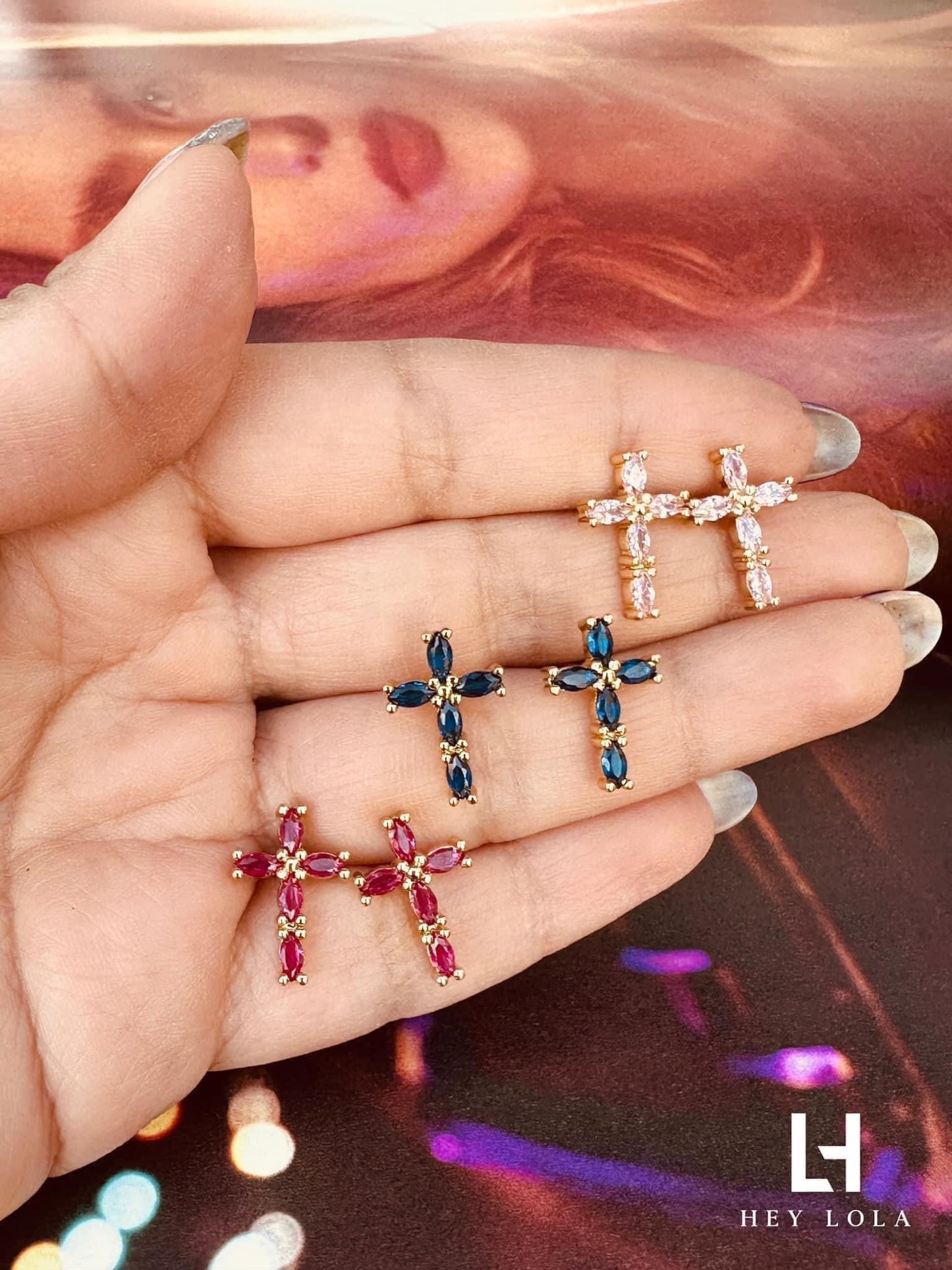 Aretes de Cruz con Cristales en Tonos Vibrantes
