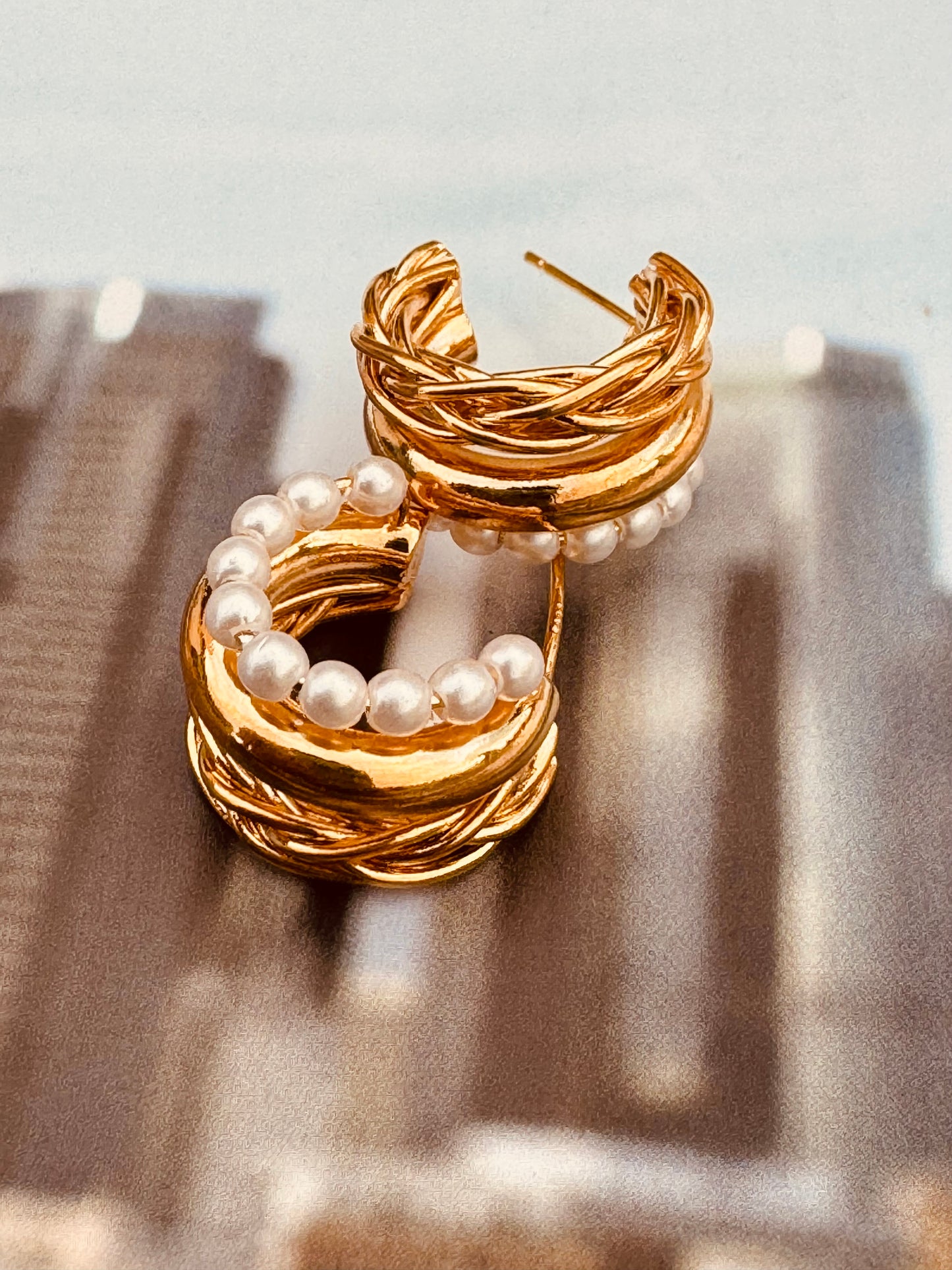 Aretes Dorados con Perlas