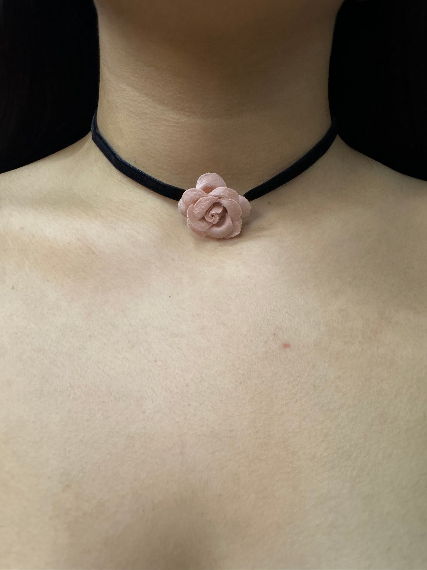 Collar Choker de Rosa de Tela