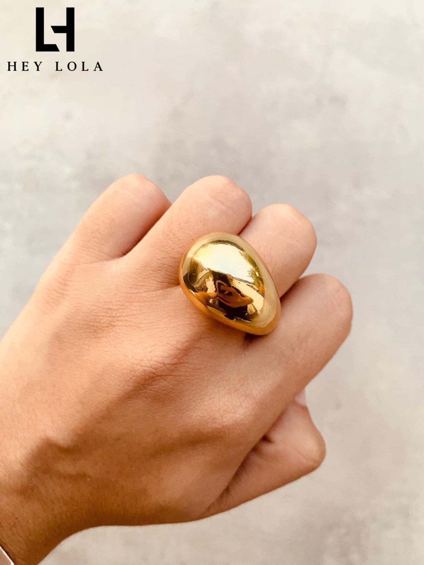 Anillos esculturales chapados en oro de 18K