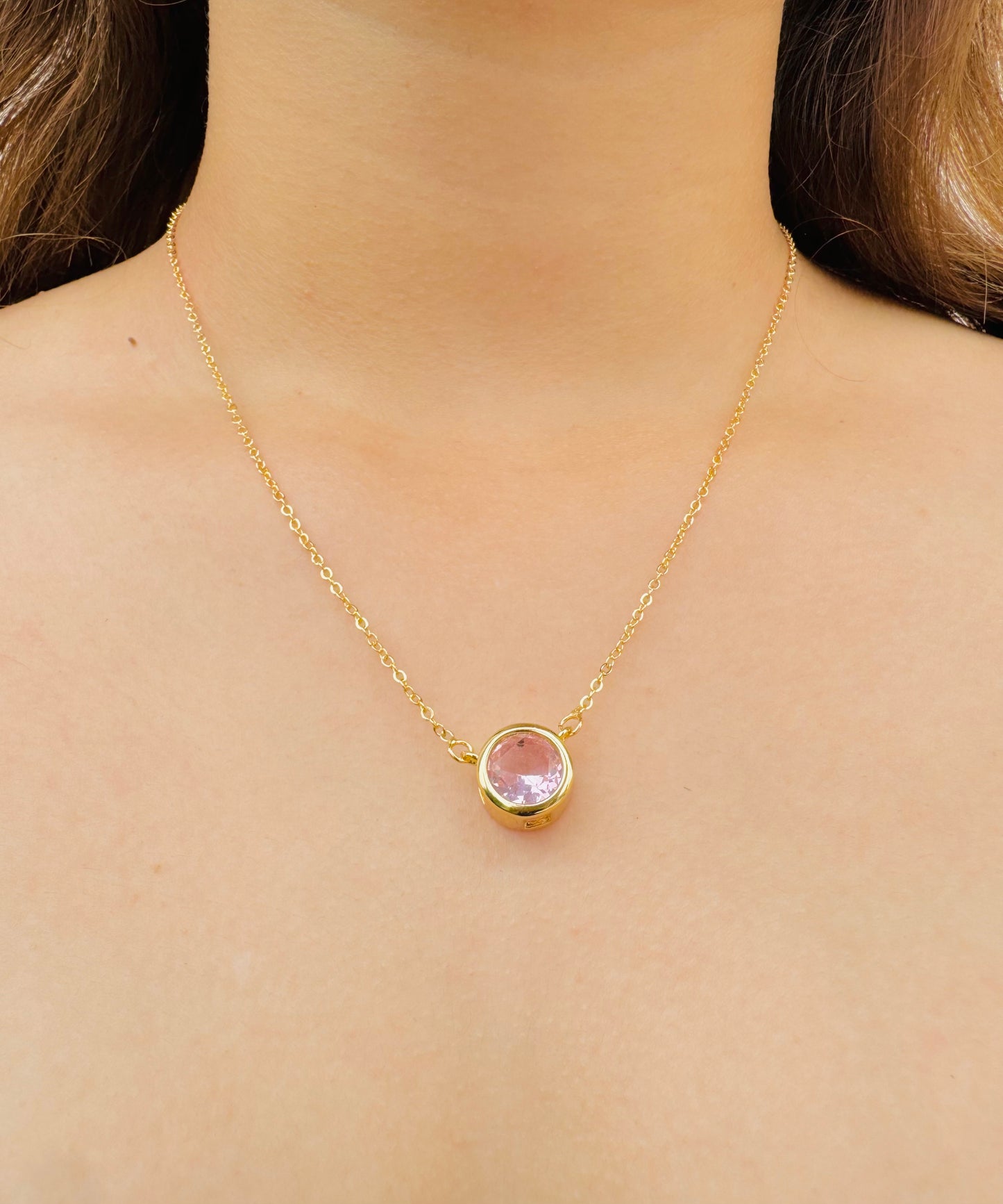 Collar con Dije Circular Chapado en Oro de 18K
