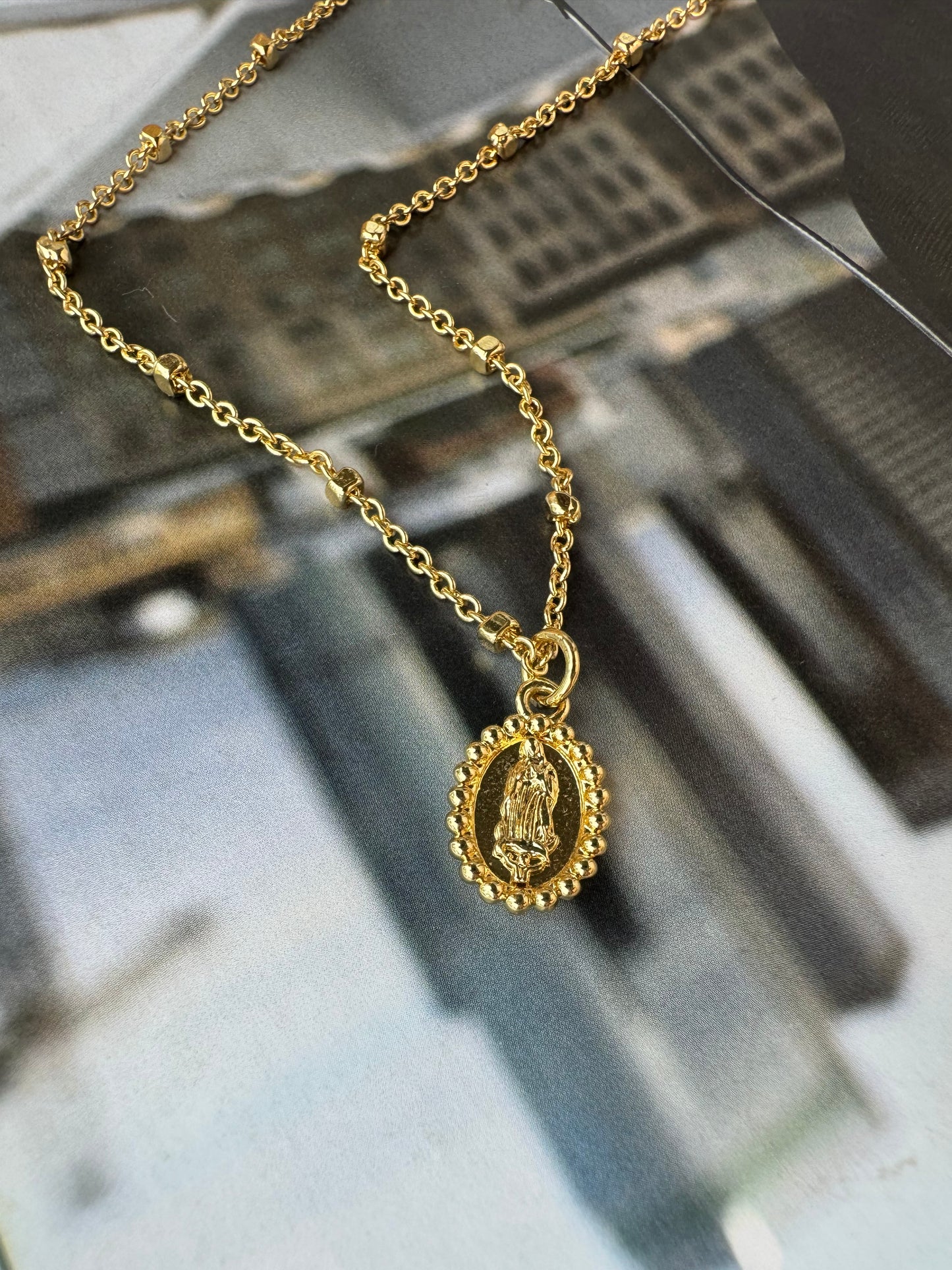 Collar Medalla Religiosa Minimalista San Benito