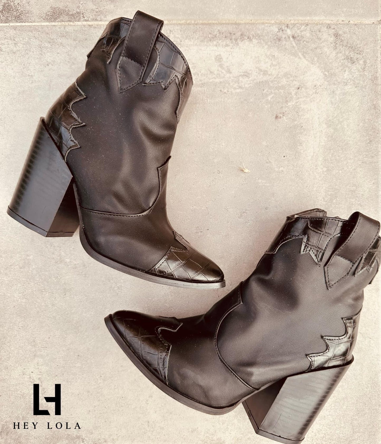 Botín Vaquero Negro con Estilo Cocodrilo