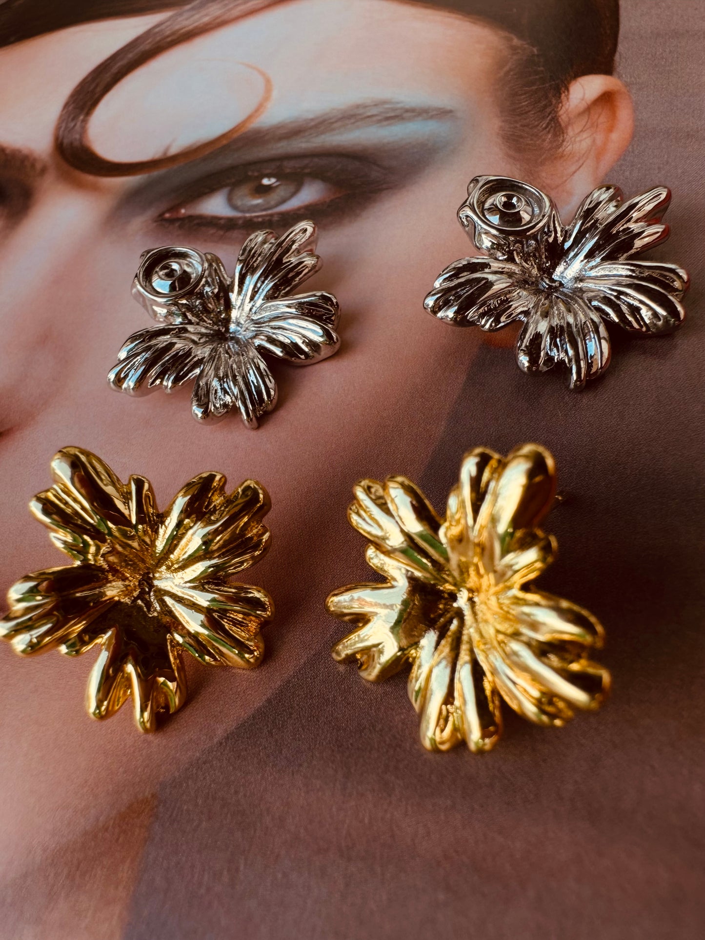 Aretes Flor Dorados y Plateados