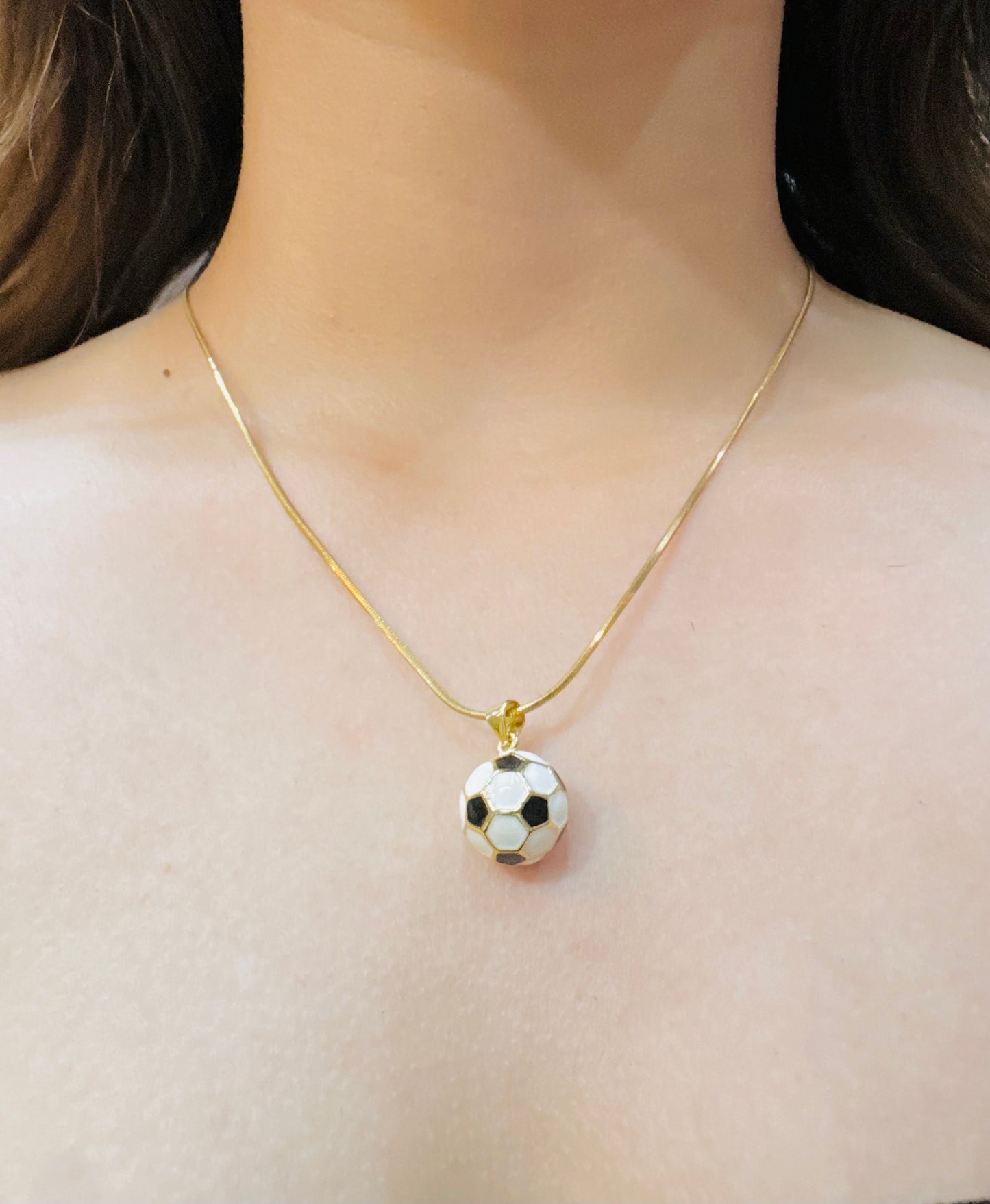 Collar con Dije de Balón de Fútbol Chapado en Oro 18K