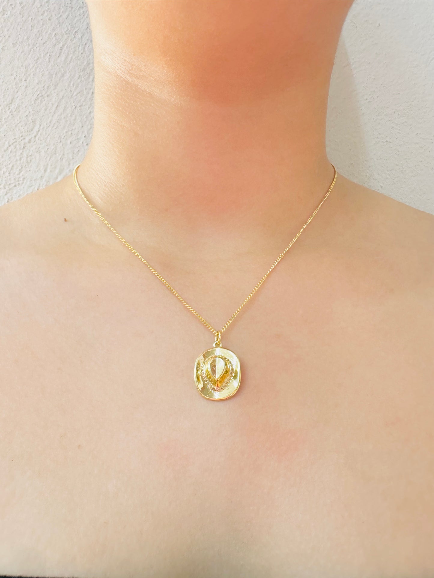 Collar Sombrero Vaquero Chapado en Oro 18K