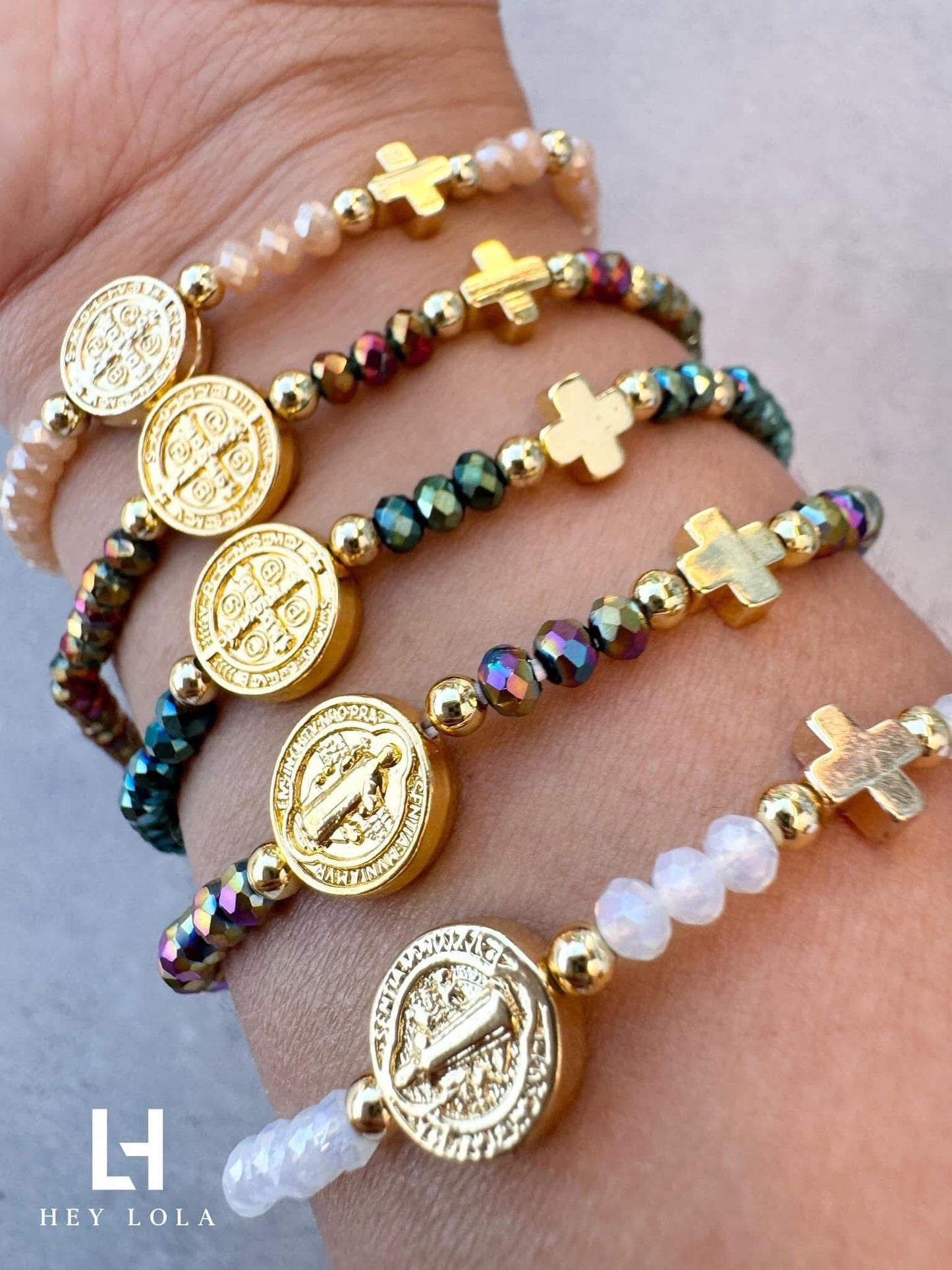 Pulseras de San Benito con Cuentas Facetadas y Cruz Dorada