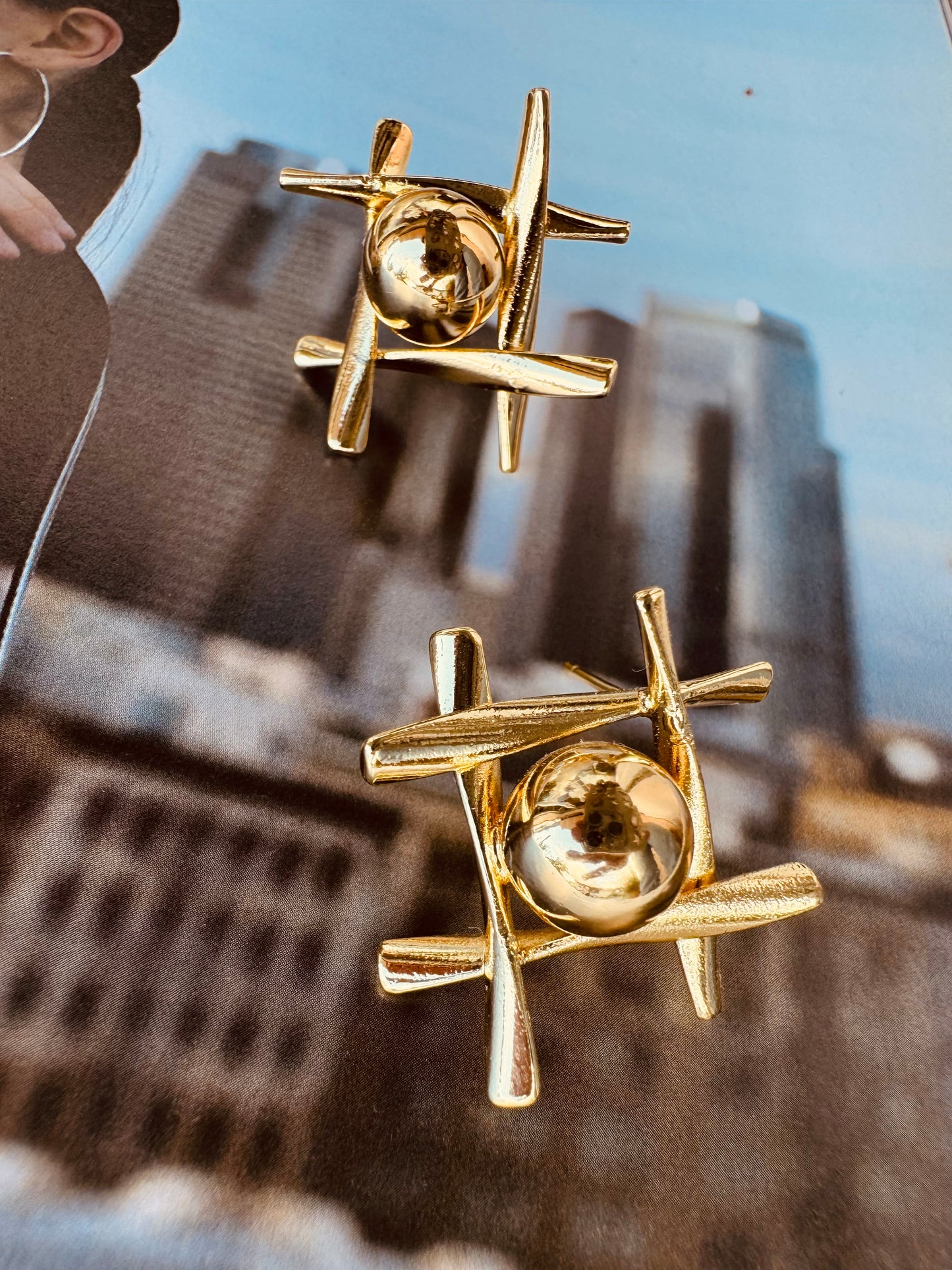 Aretes Geométricos Dorados