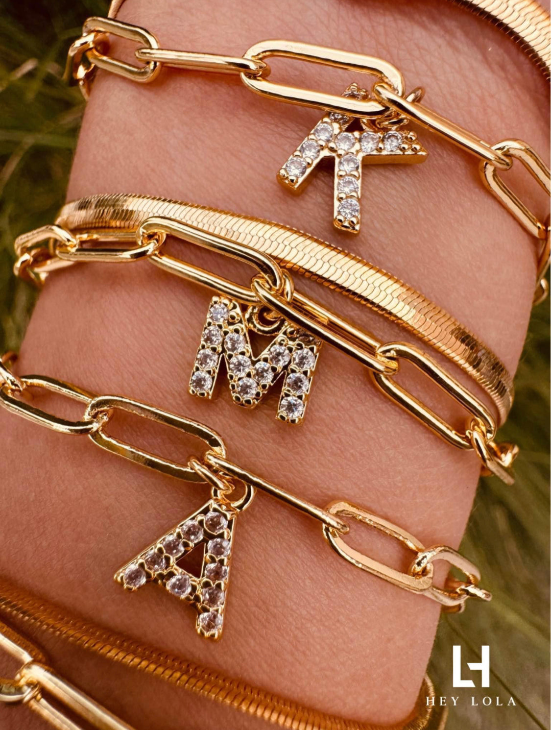 Pulseras Iniciales con brillo y Cadenas Doradas 18K