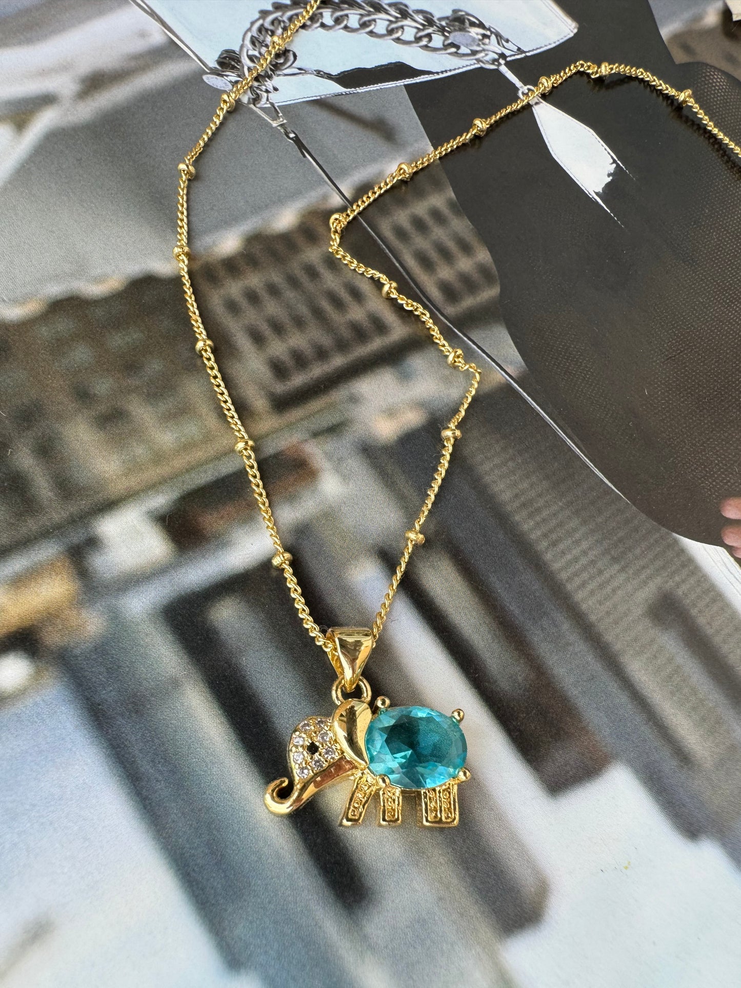 Collar Elefante con Cristal Azul / Heylola