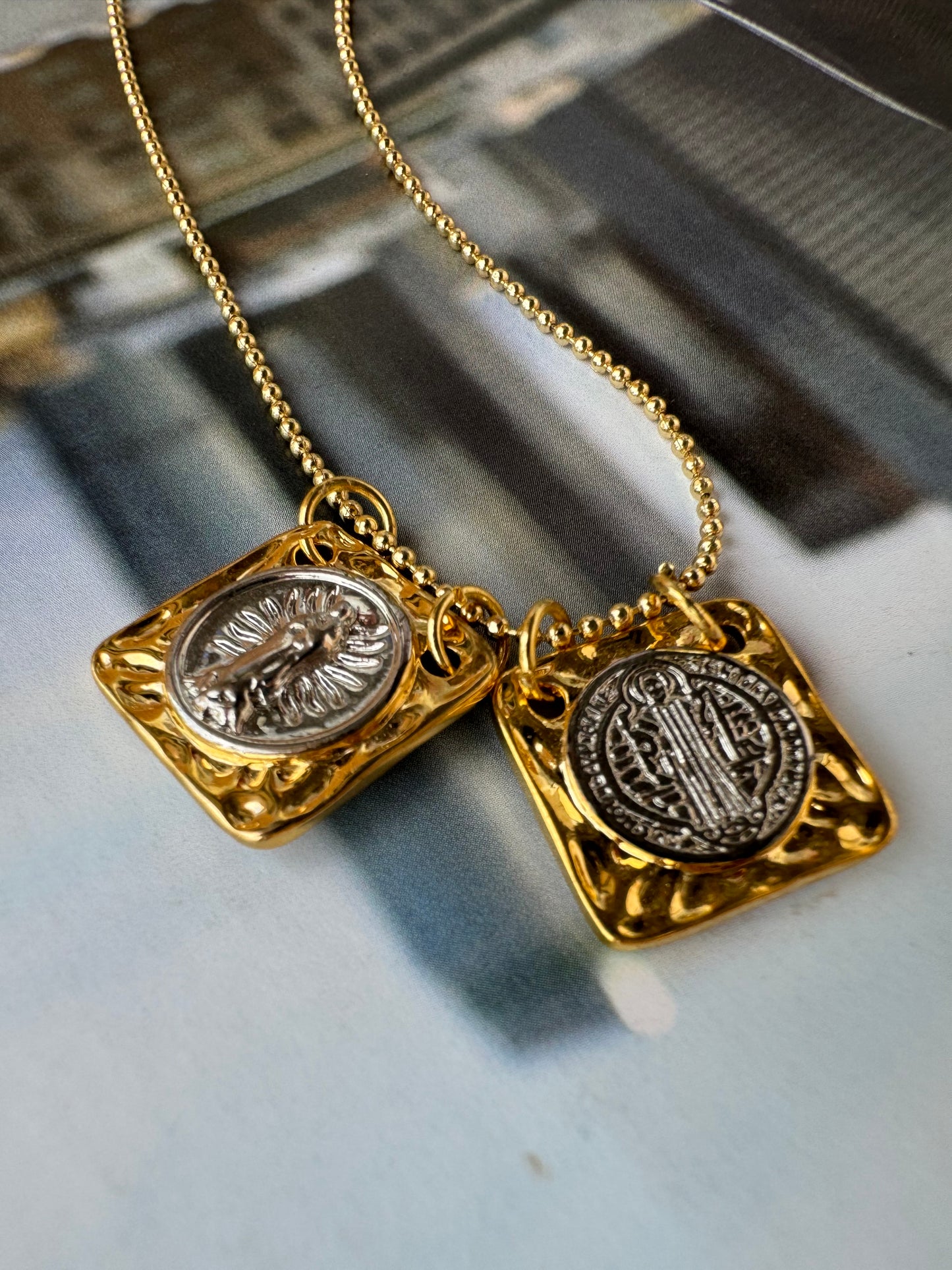 Collares Doble Medalla de Protección
