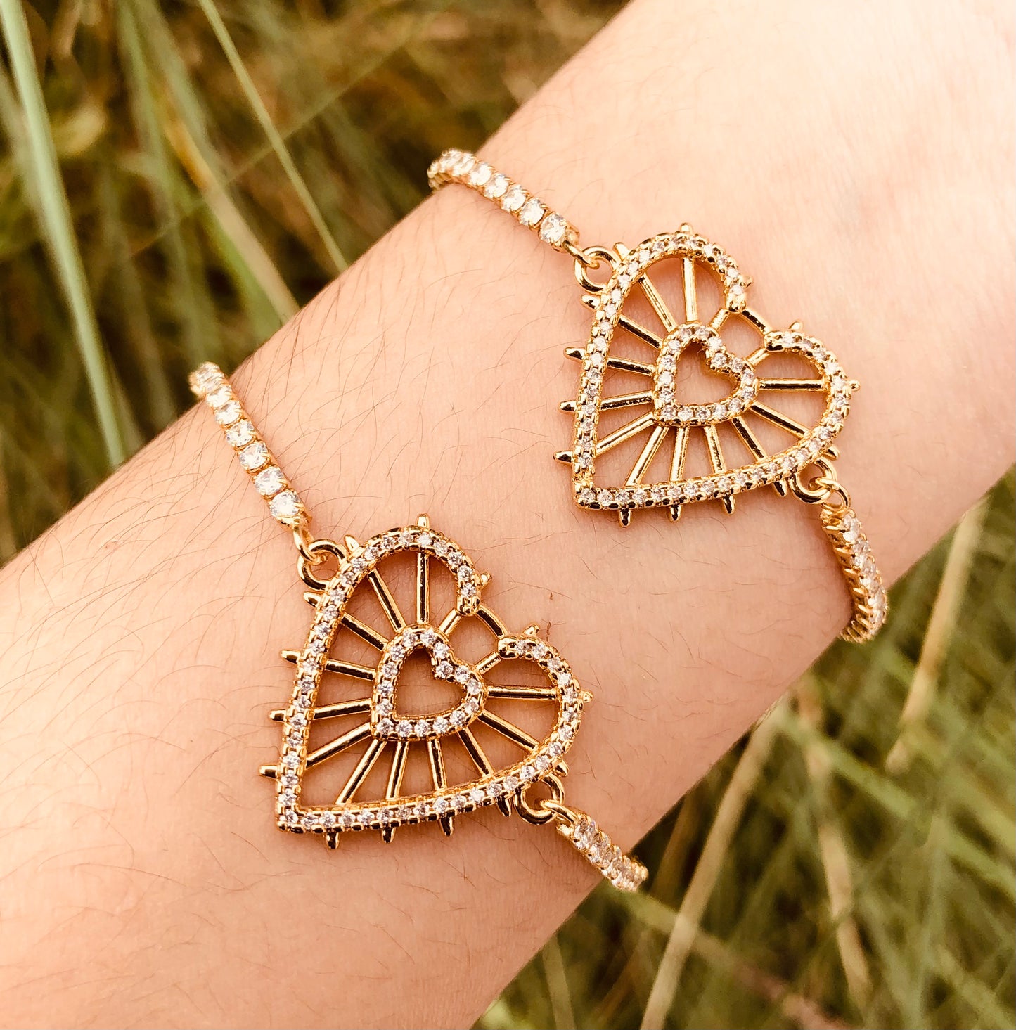Pulsera de corazón radiante chapada en oro de 18K