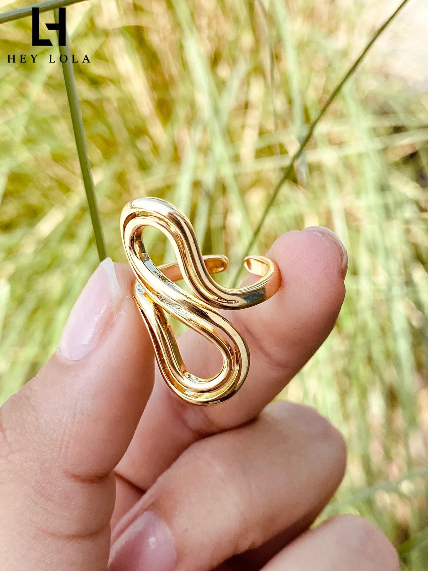 Anillo abstracto forma S