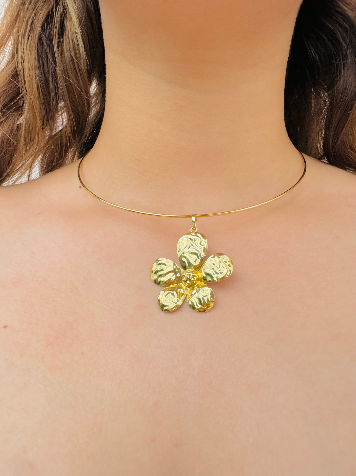 Collar Flor Dorada / Heylola