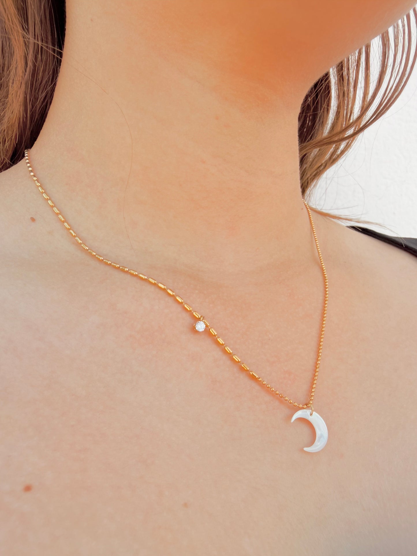 Collar Luna con Punto de Luz