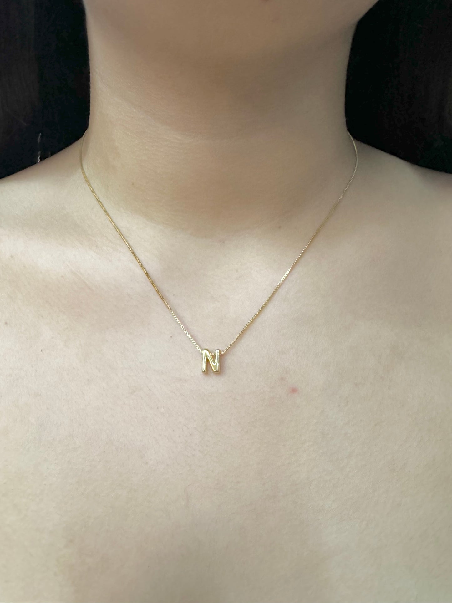 Collar Inicial Minimalista en Oro 18K