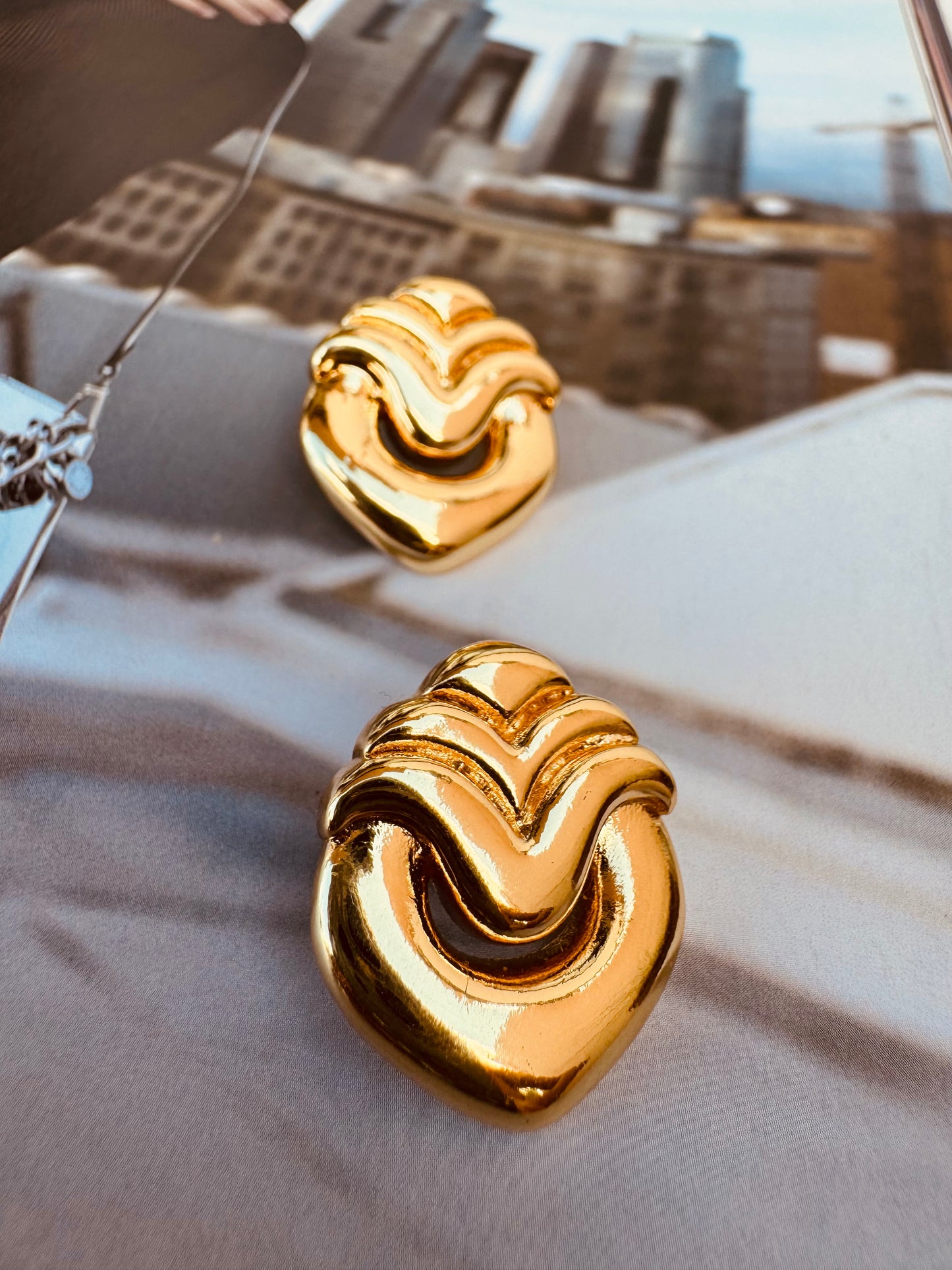 Aretes Dorados en Relieve - Heylola