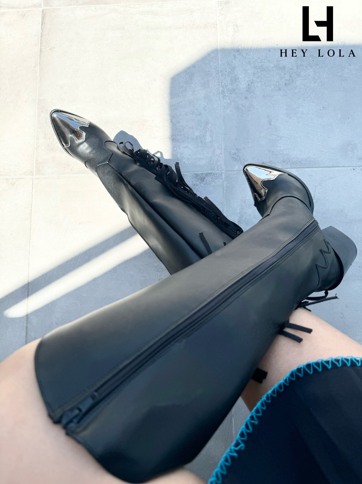 Bota Vaquera Negra con Flecos