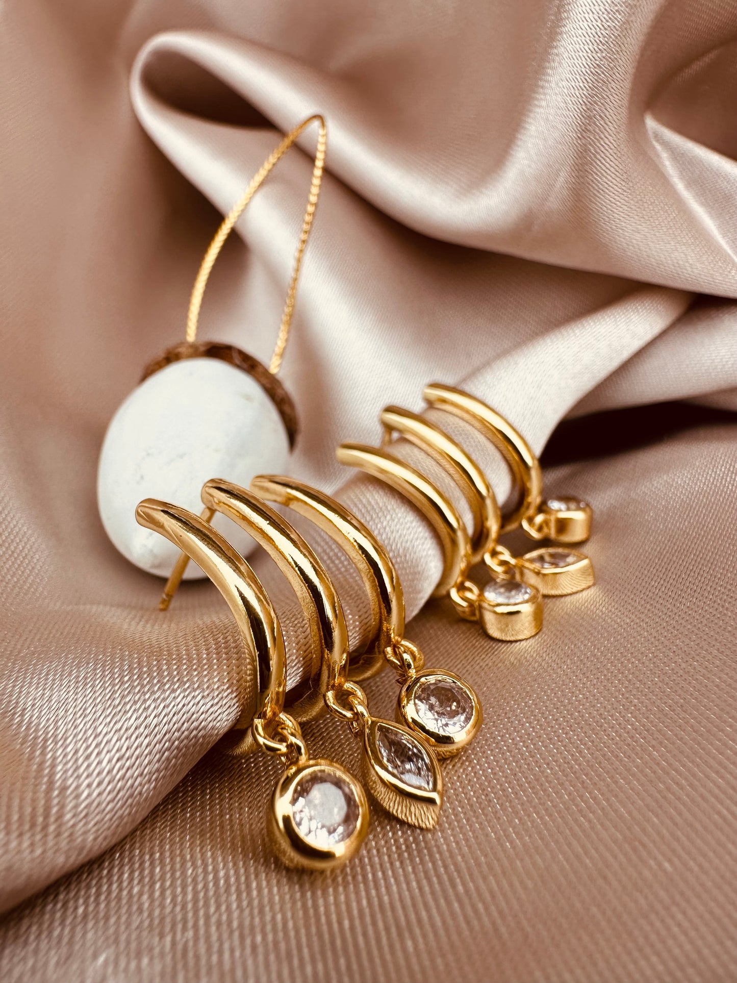 Aretes Triple con Colgantes de Zirconia