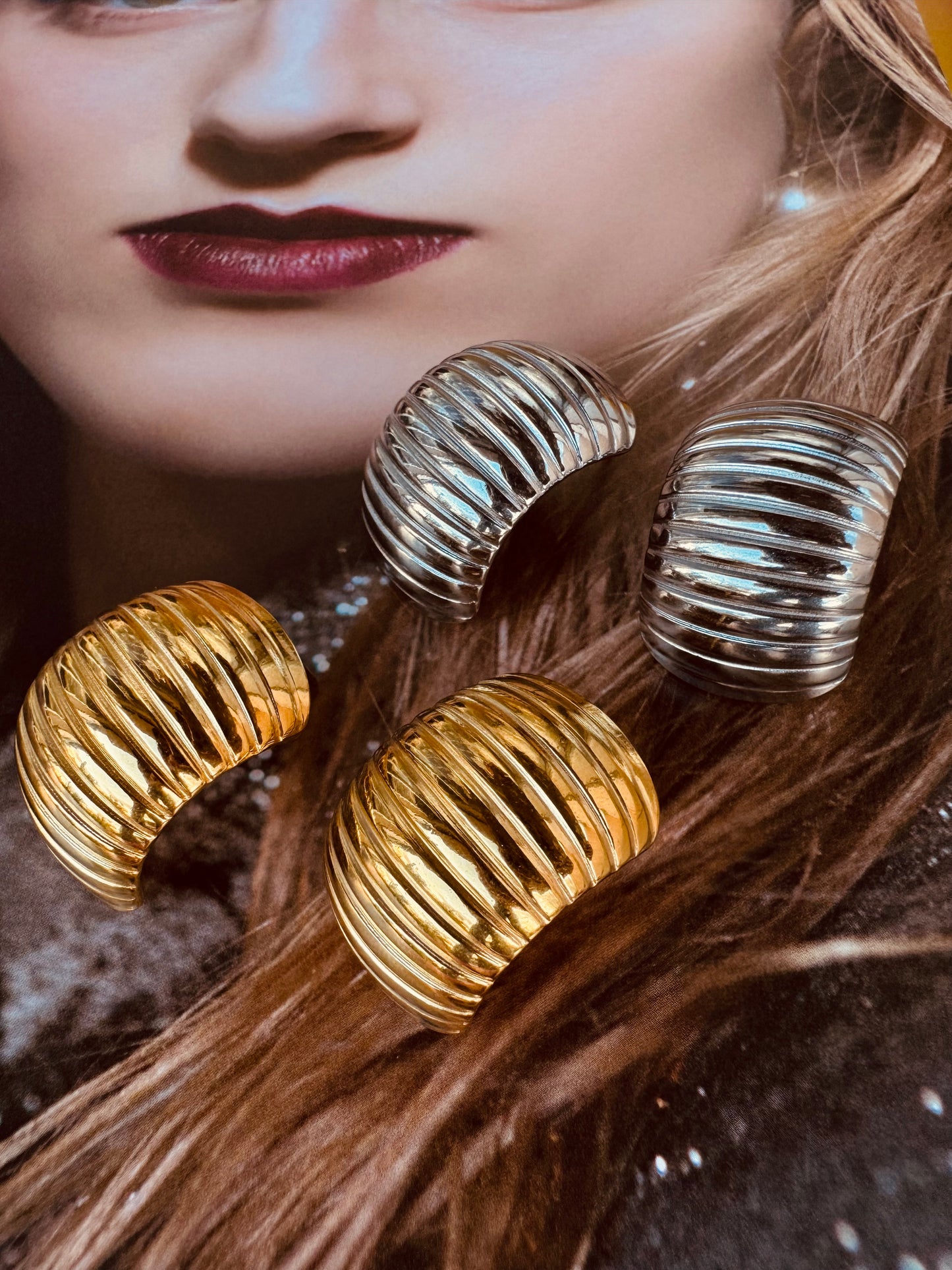 Aretes Envolventes Dorados y Plateados