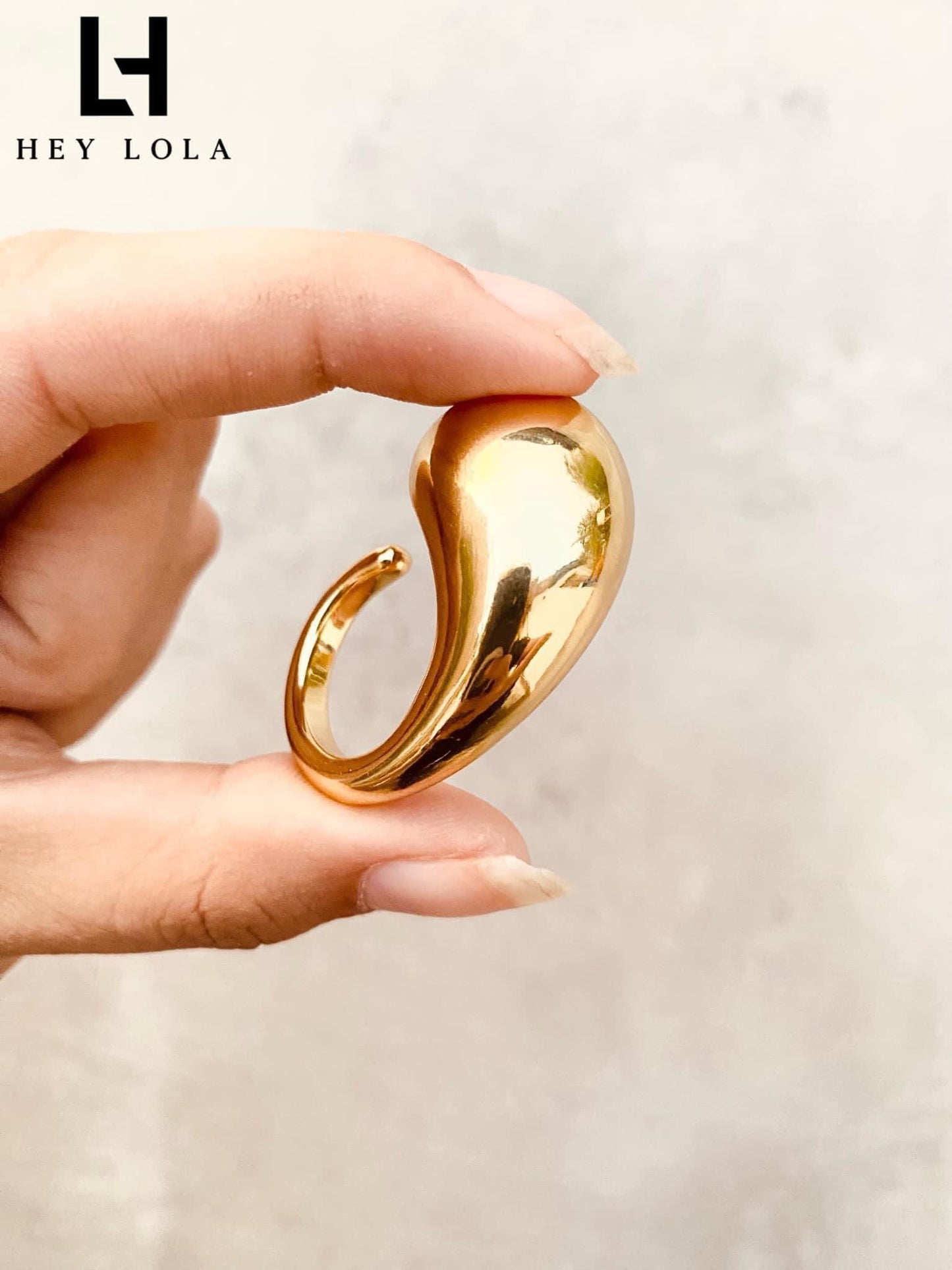 Anillos esculturales chapados en oro de 18K