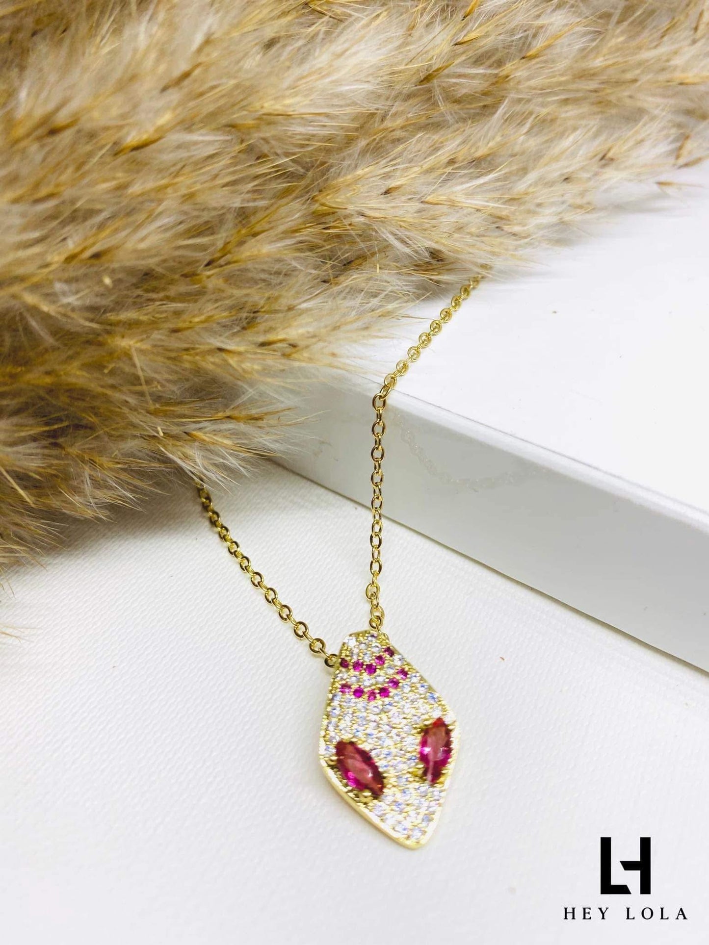 Collar Cobra Elegante con Zirconia