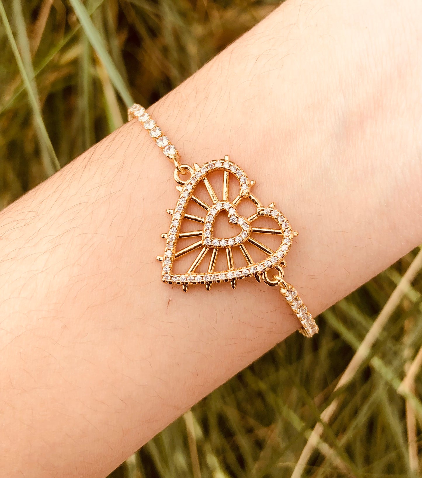 Pulsera de corazón radiante chapada en oro de 18K