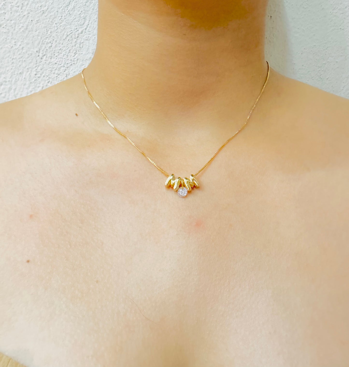Collar MOM con charm de zirconia